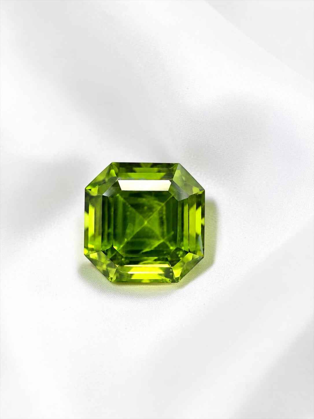 Peridoto sfaccettato (olivina) proveniente dal Pakistan, 4 ct, con certificato - BP02