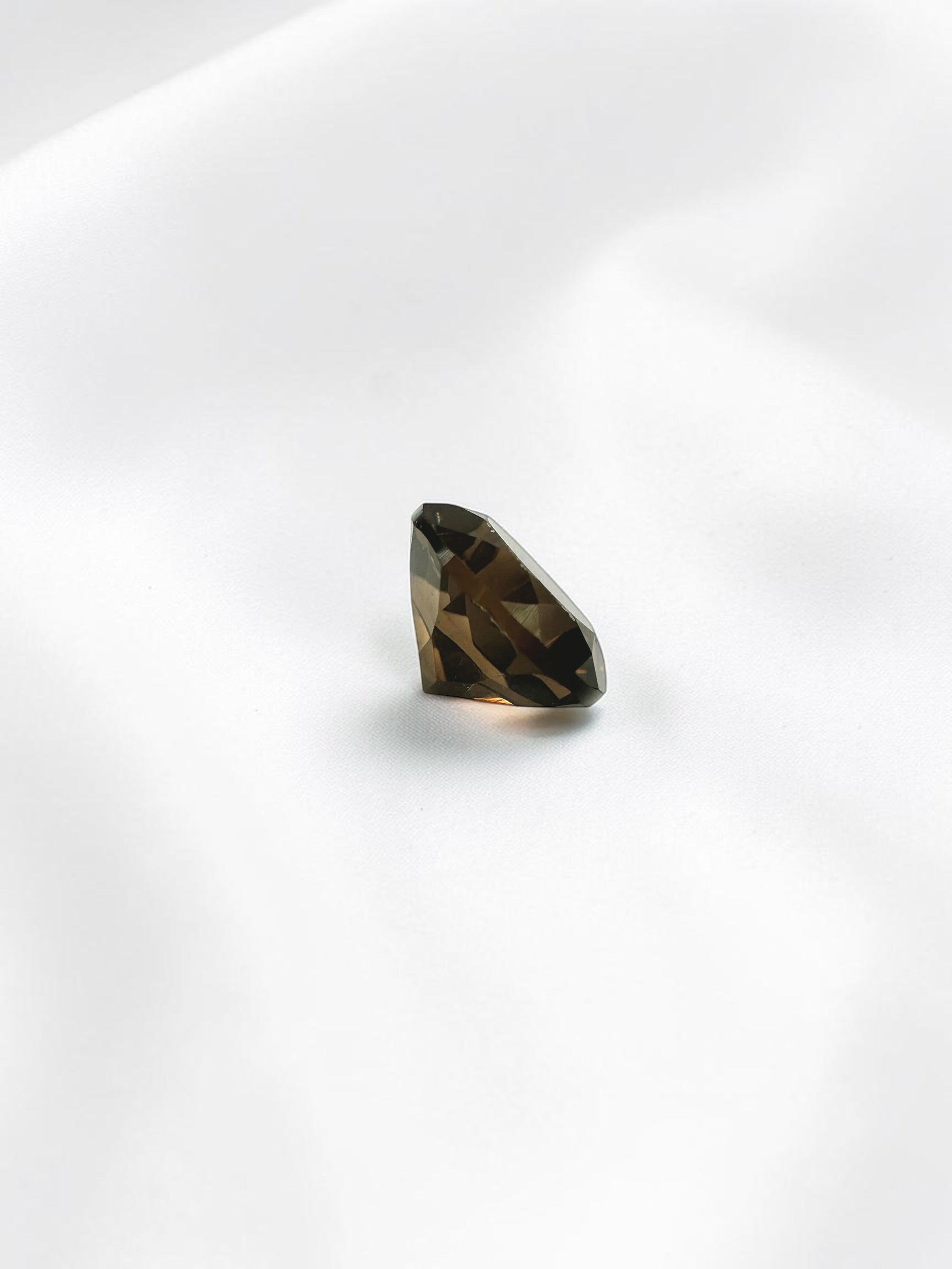 Faceted smoky quartz from Madagascar 0,8ct - BZA13