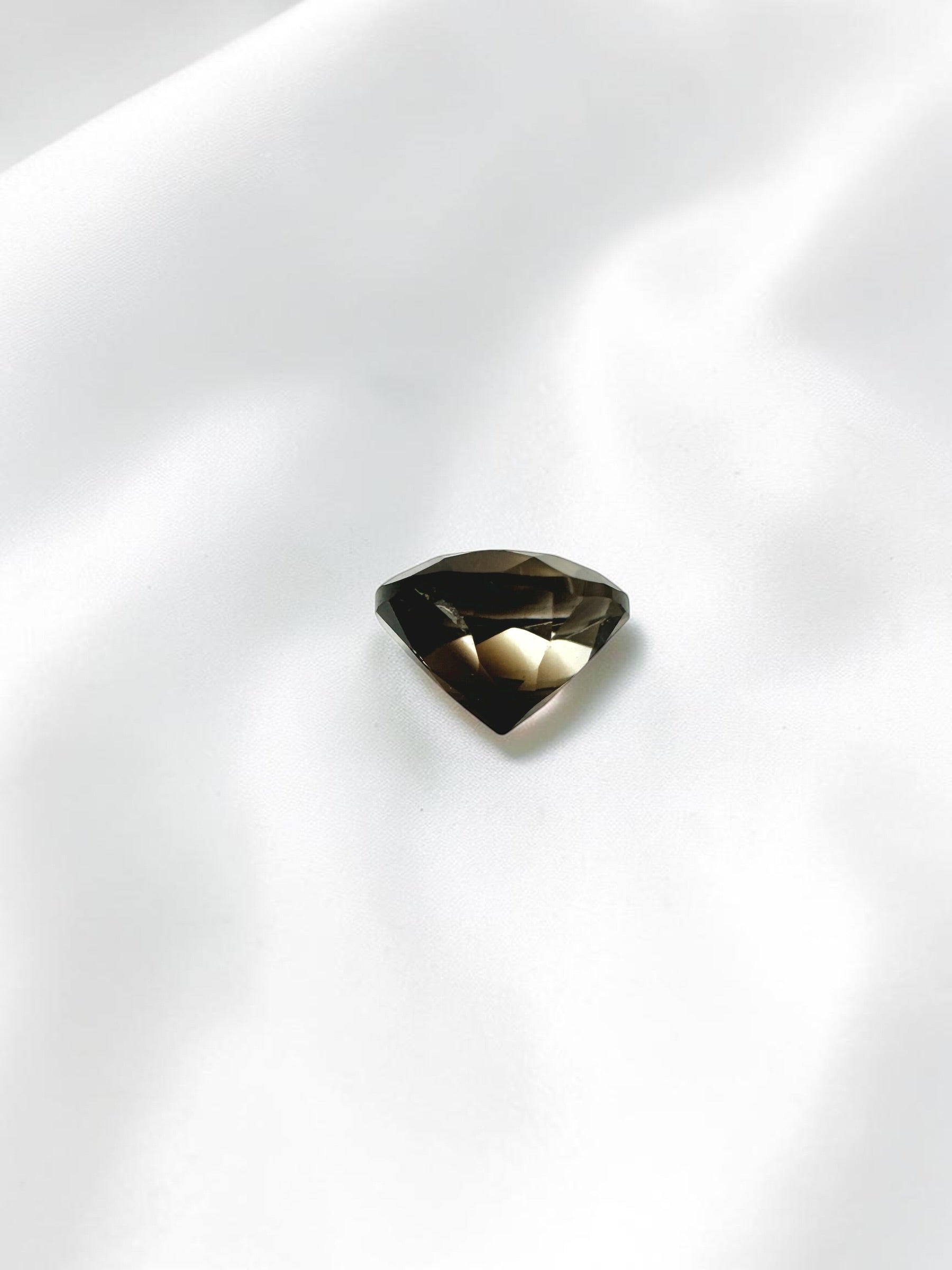 Faceted smoky quartz from Madagascar 0,8ct - BZA13