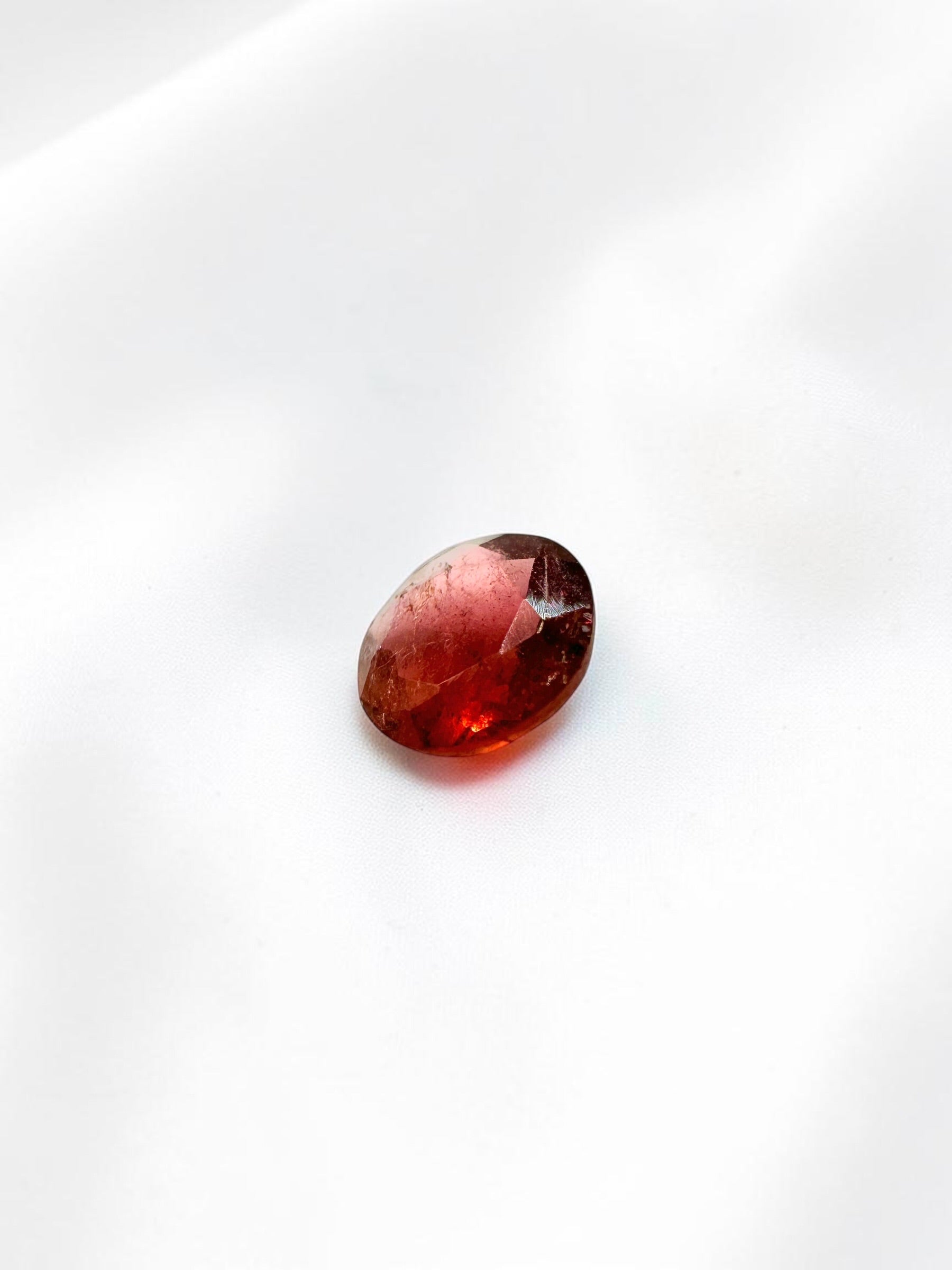 Faceted Rhodolite (variety of pyrope) from Madagascar 0,4ct - BGR12