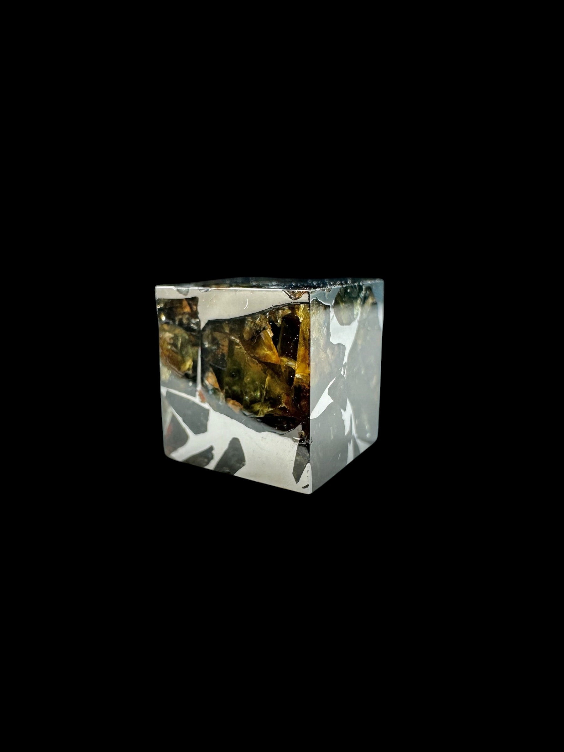 Meteorite Seymchan – pallasite cube 5,3g – Russia - MESM161