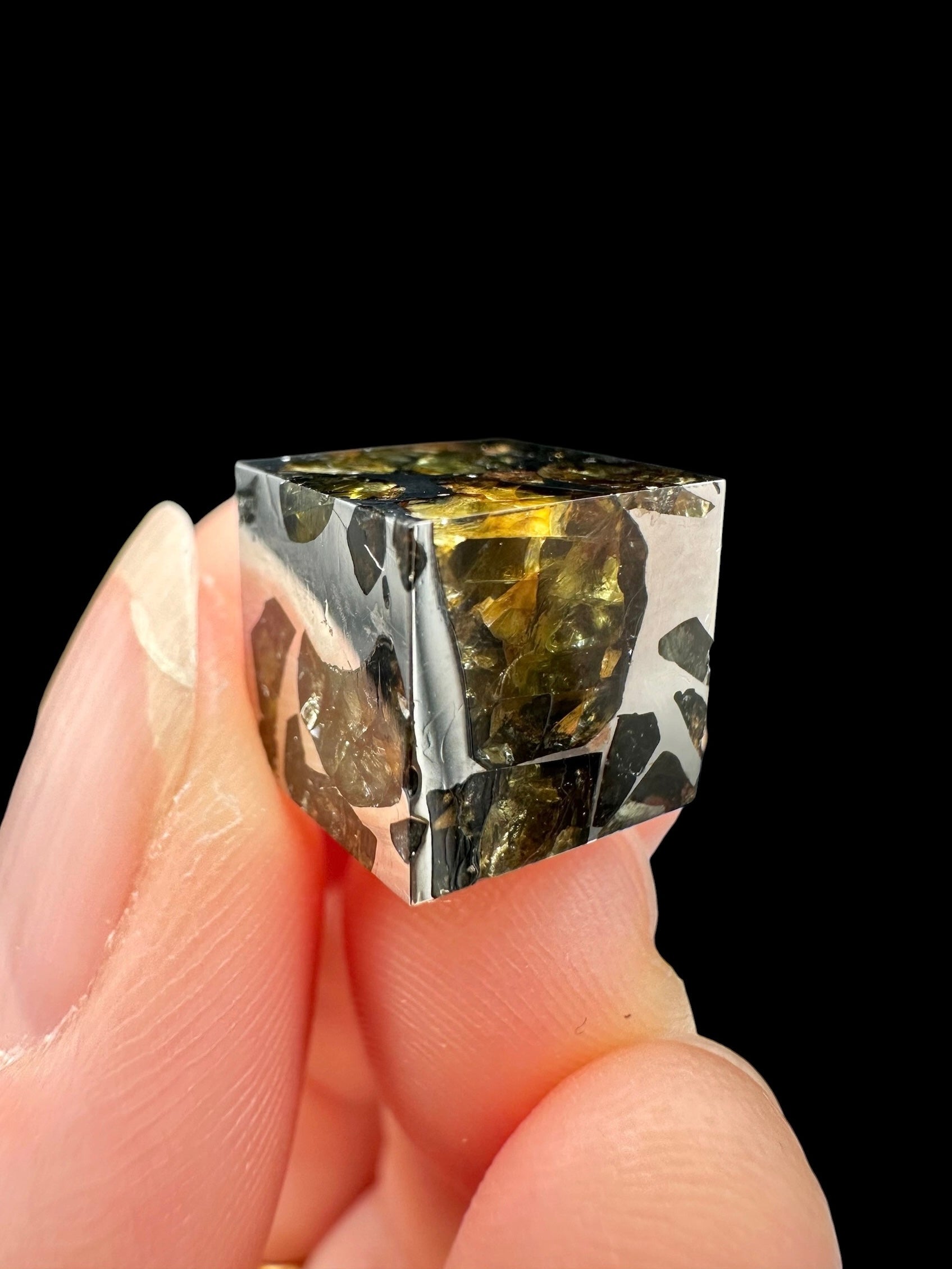 Meteorite Seymchan – pallasite cube 5,3g – Russia - MESM161