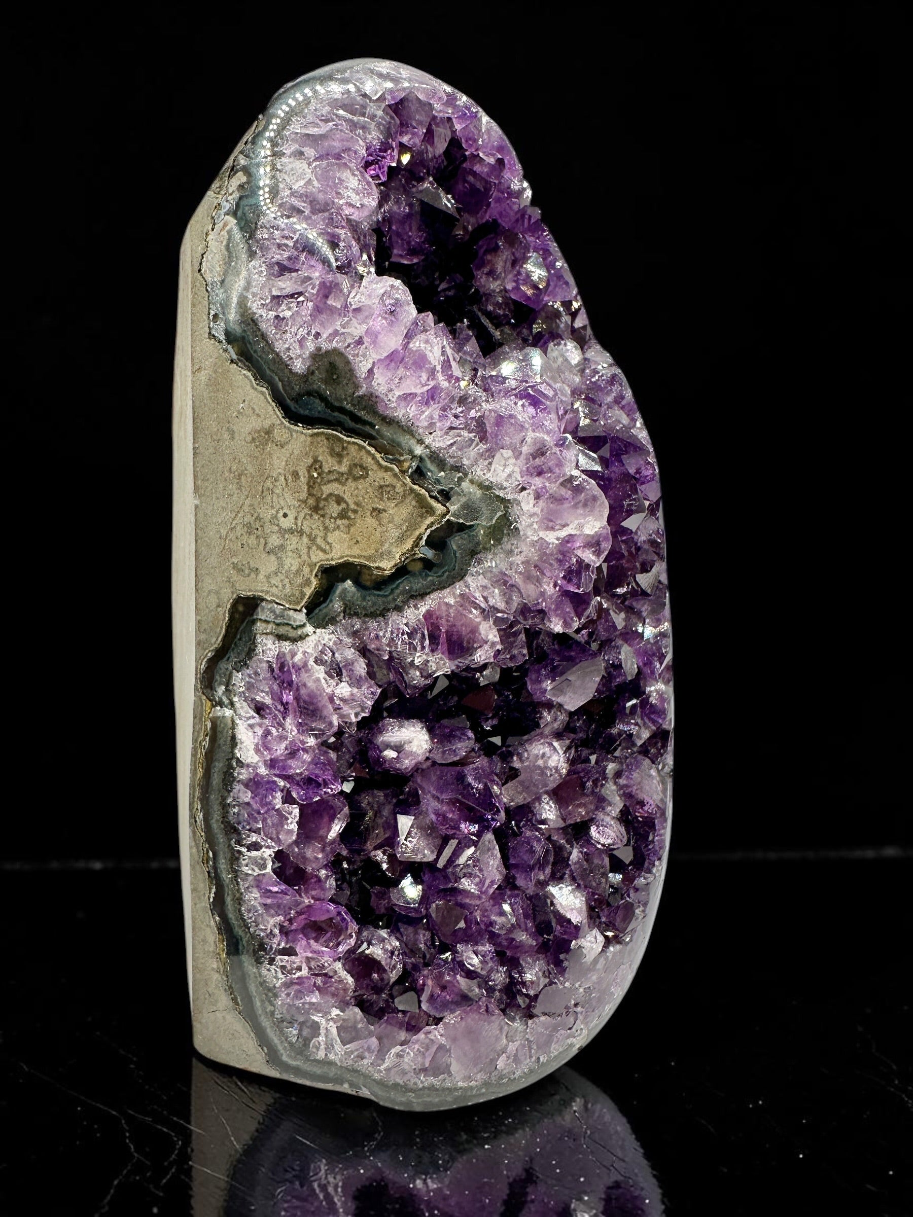 Amethyst geode (polished) – Uruguay - AMG47