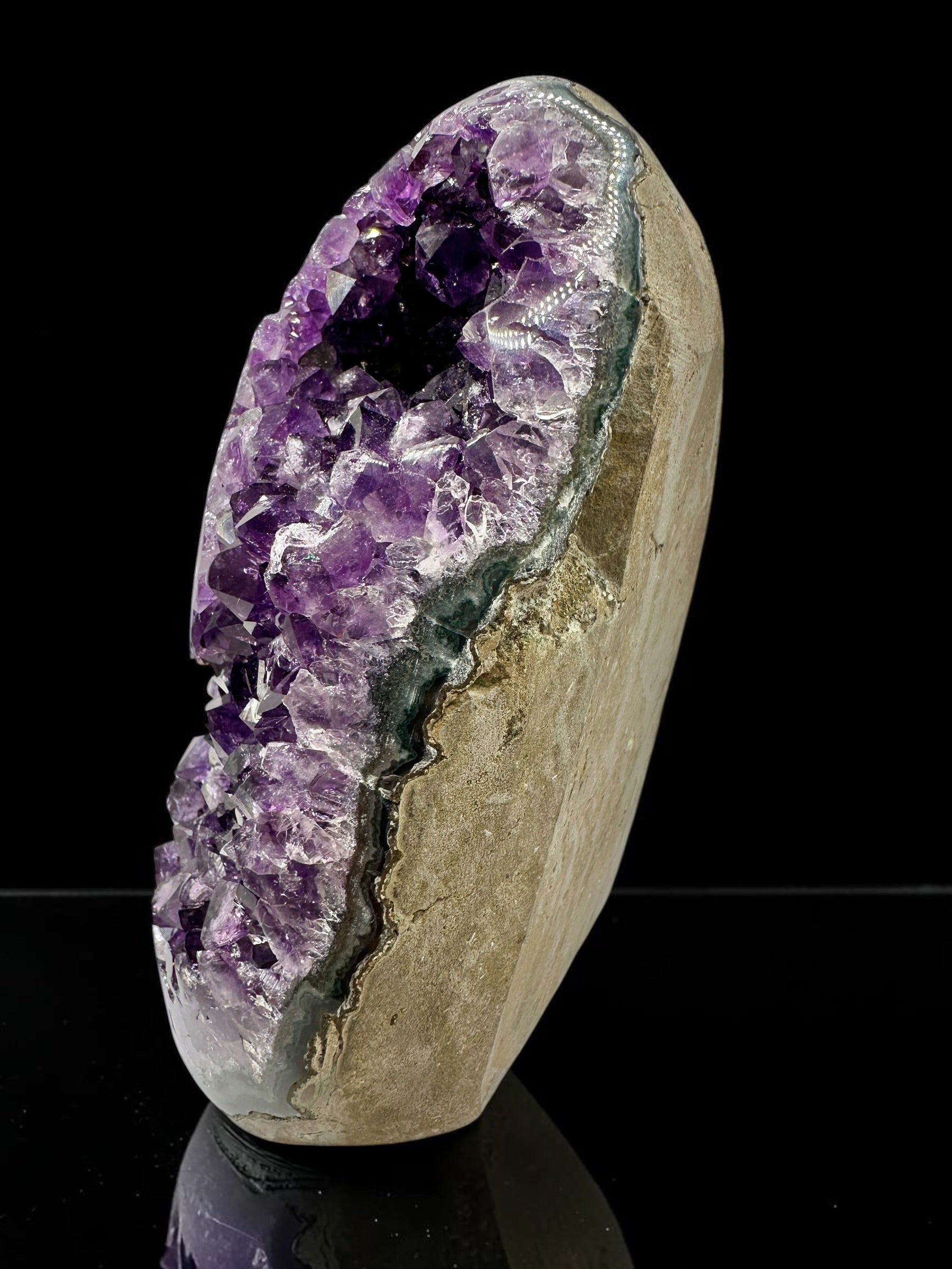 Amethyst geode (polished) – Uruguay - AMG47