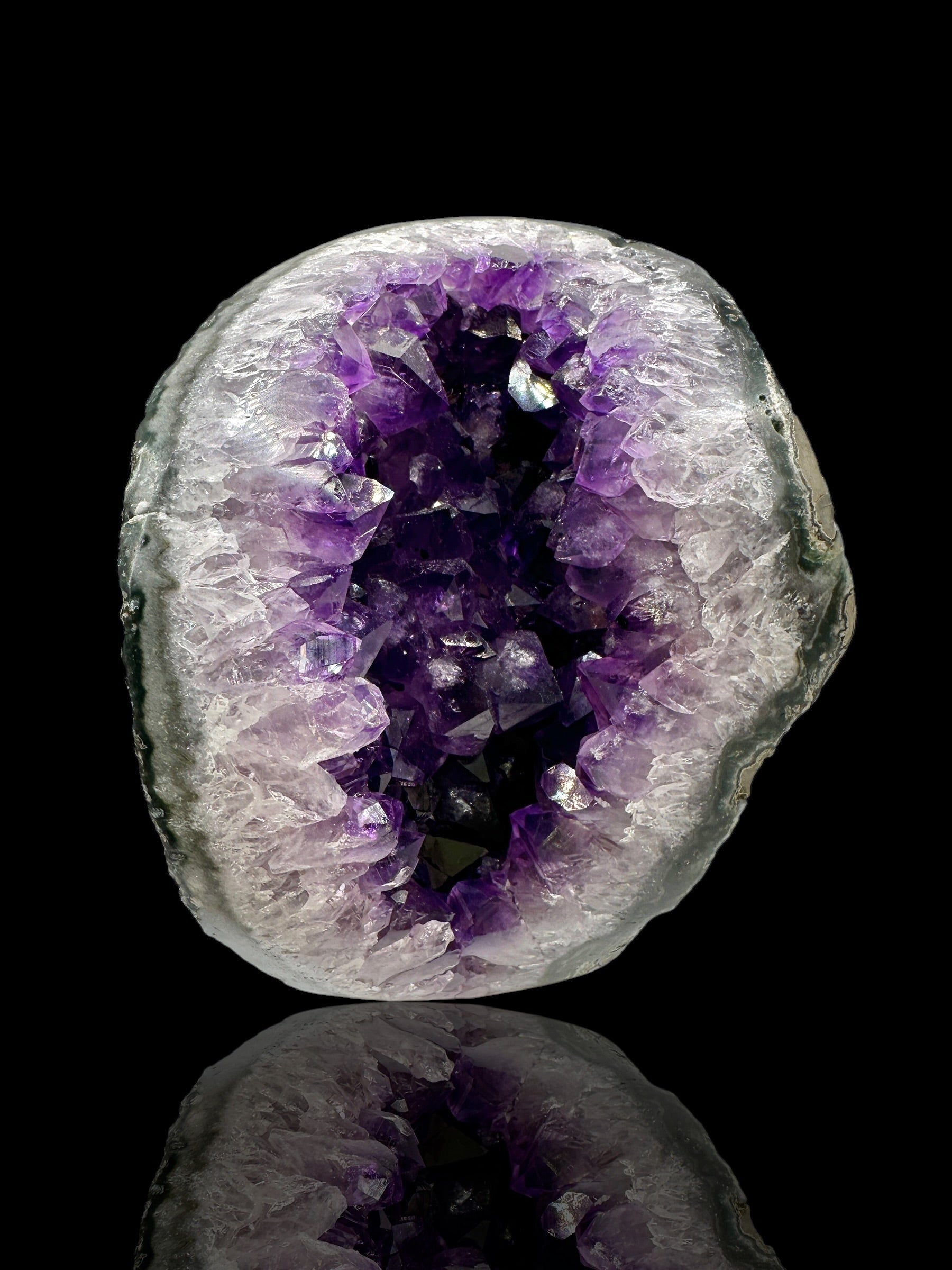 Amethyst geode (polished) – Uruguay