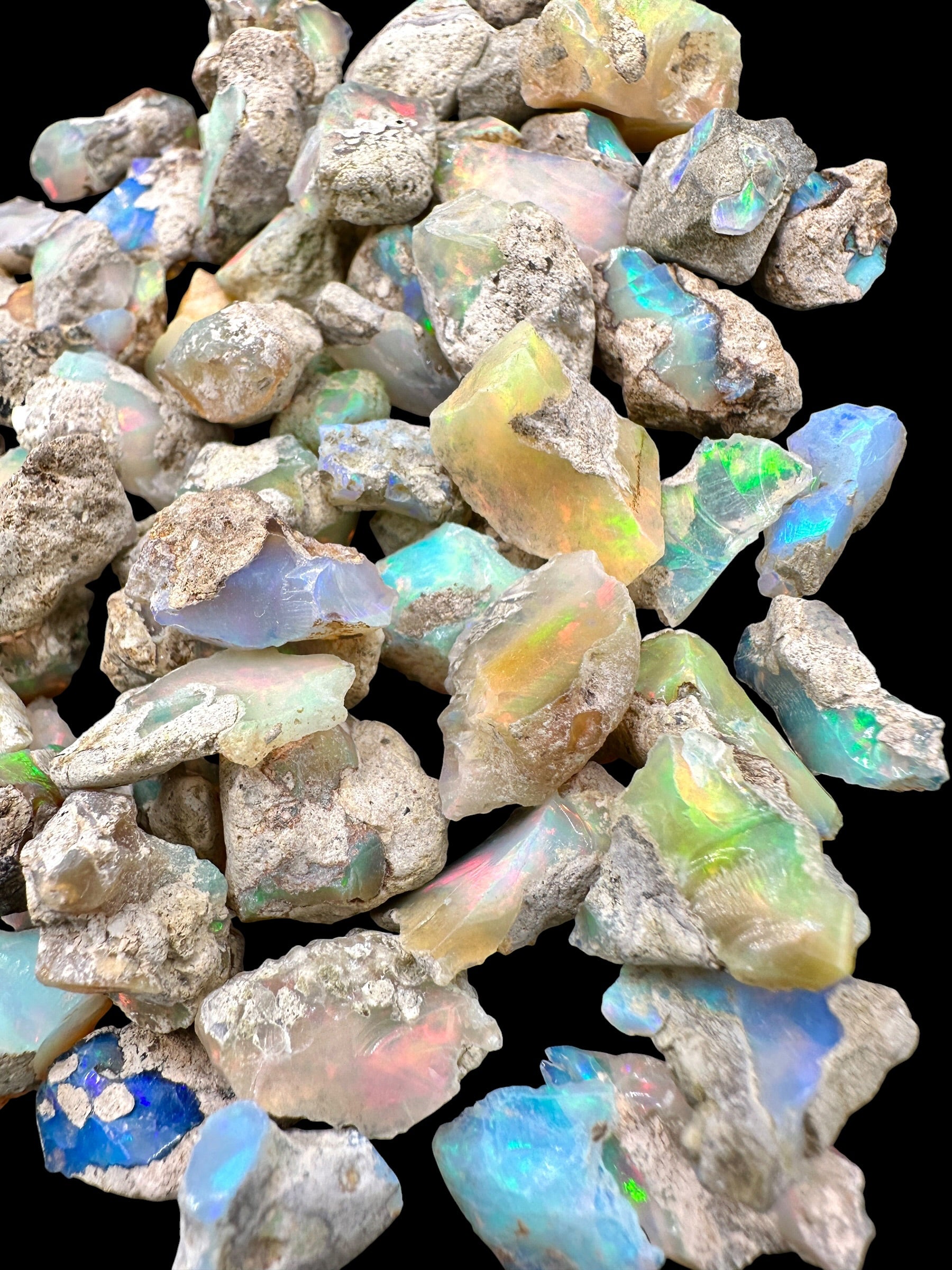100g of precious opals – Welo, Ethiopia - OVEL06