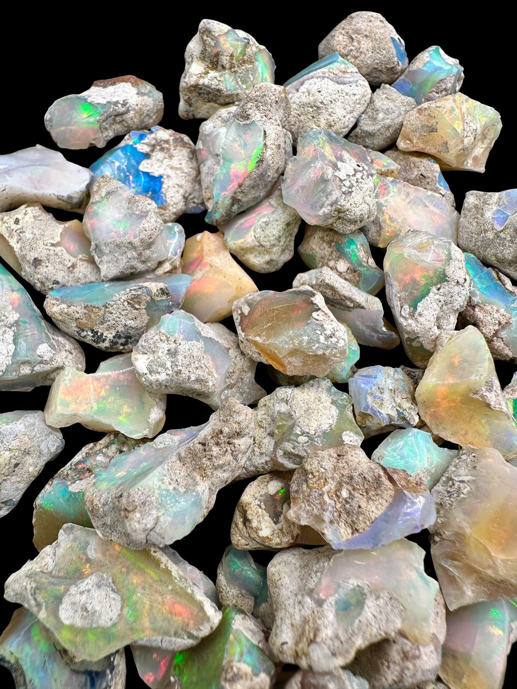 100g of precious opals – Welo, Ethiopia - OVEL06