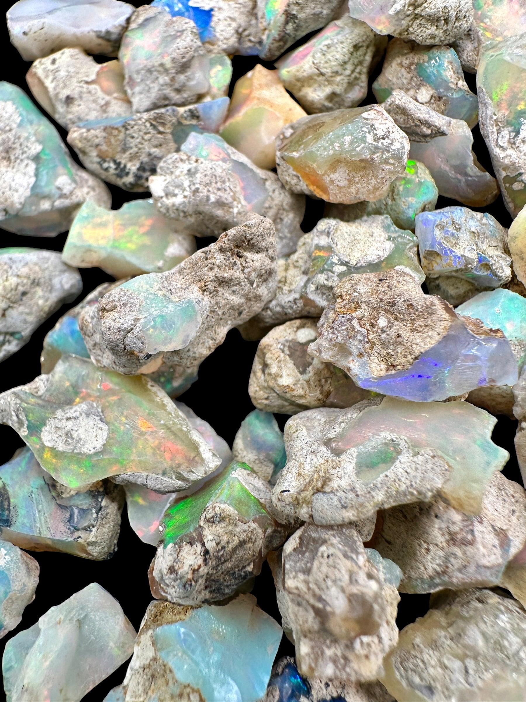 100g of precious opals – Welo, Ethiopia - OVEL06