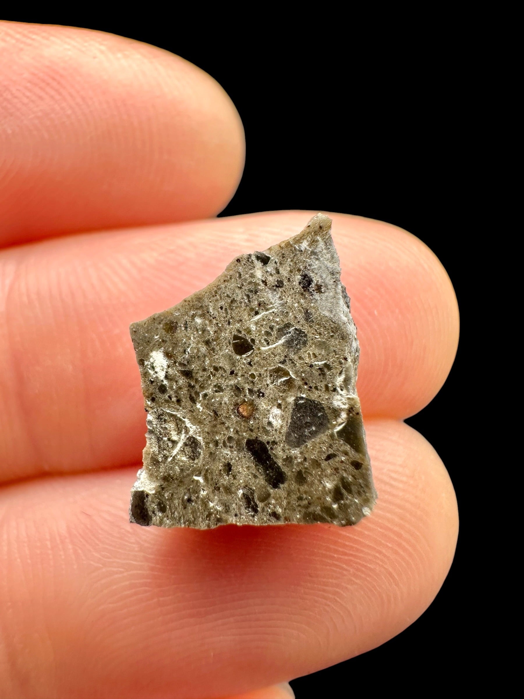 Lunar meteorite Oued el Hamim 001 – 0,8g – Libya - MEOH47