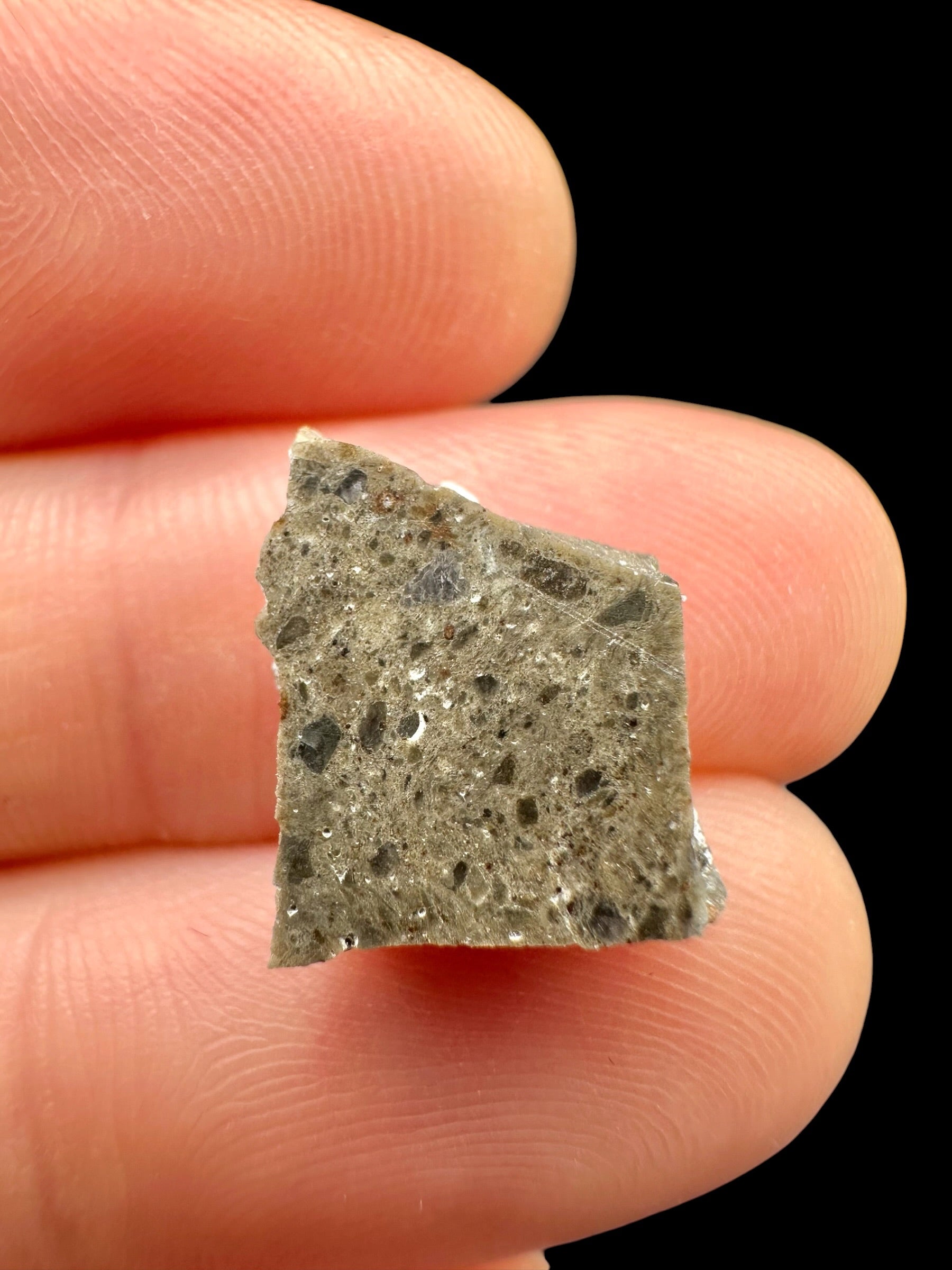 Lunar meteorite Oued el Hamim 001 – 0,8g – Libya - MEOH47