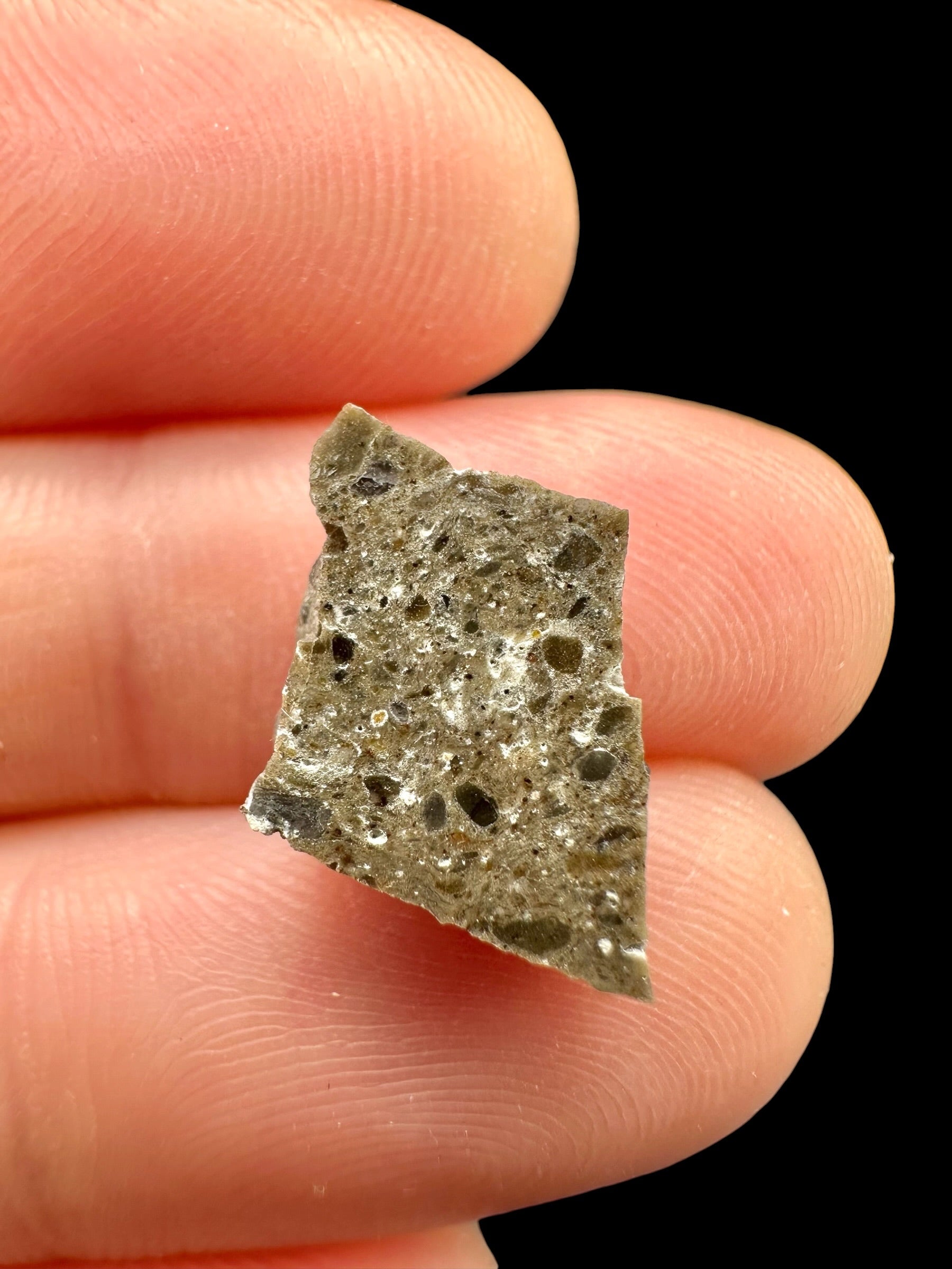 Lunar meteorite Oued el Hamim 001 – 0,8g – Libya - MEOH49