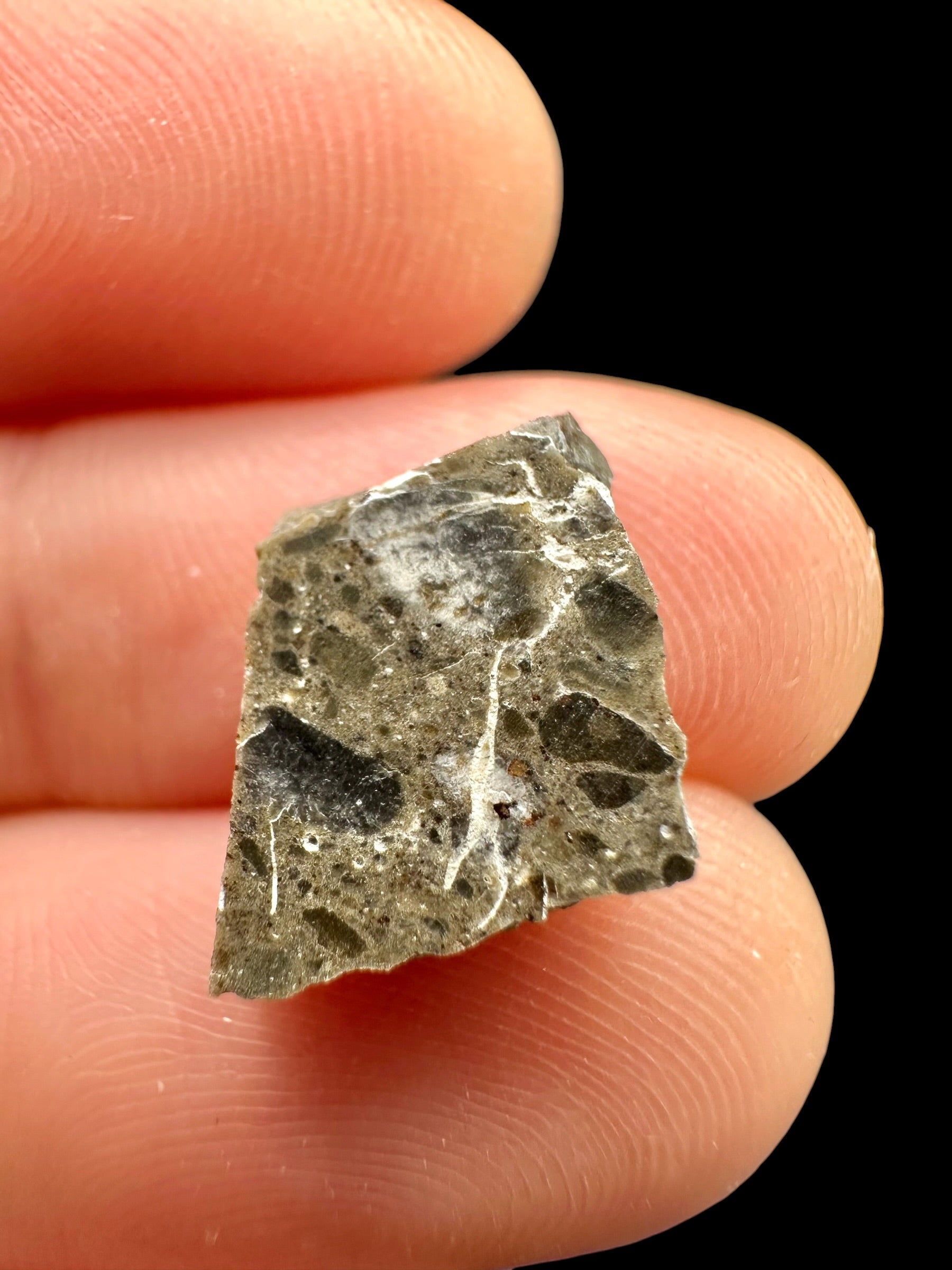 Lunar meteorite Oued el Hamim 001 – 0,8g – Libya - MEOH49