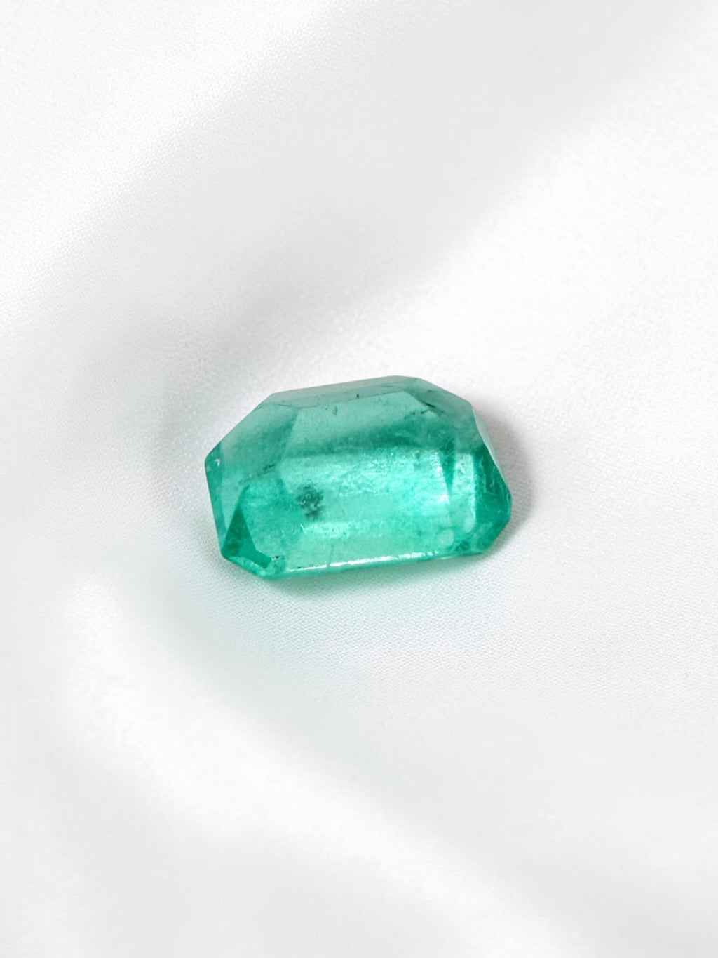 Faceted emerald from Colombia 0,13ct - BS054