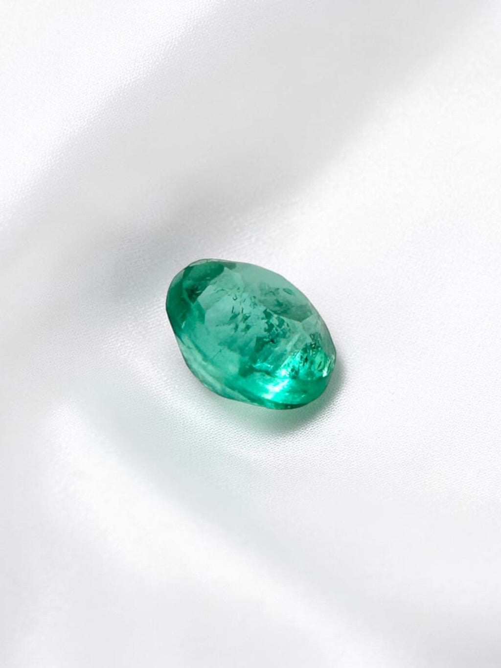 Faceted emerald from Puerto Arturo, Colombia 0,06ct - BS059