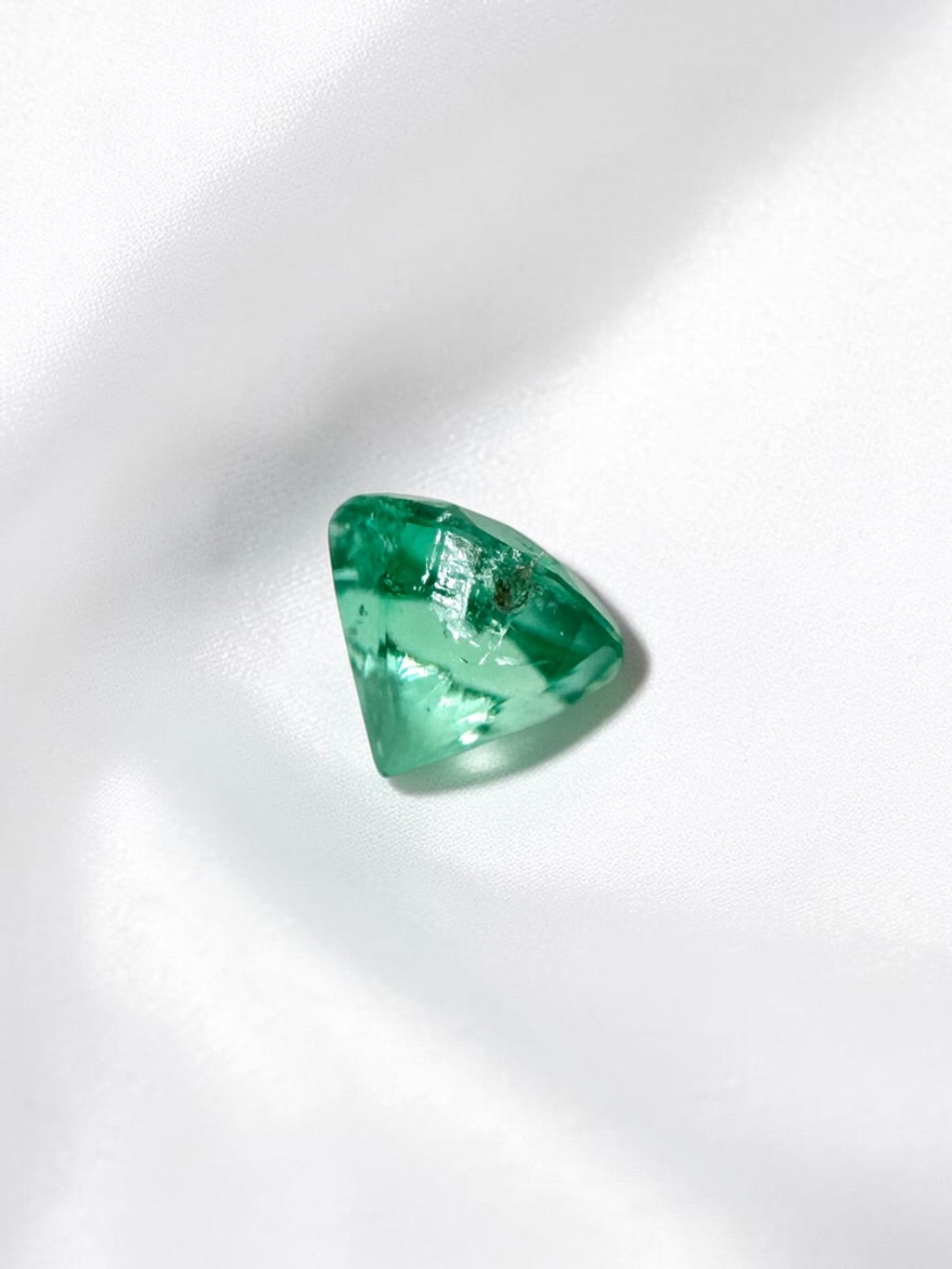 Faceted emerald from Puerto Arturo, Colombia 0,1ct - BS061