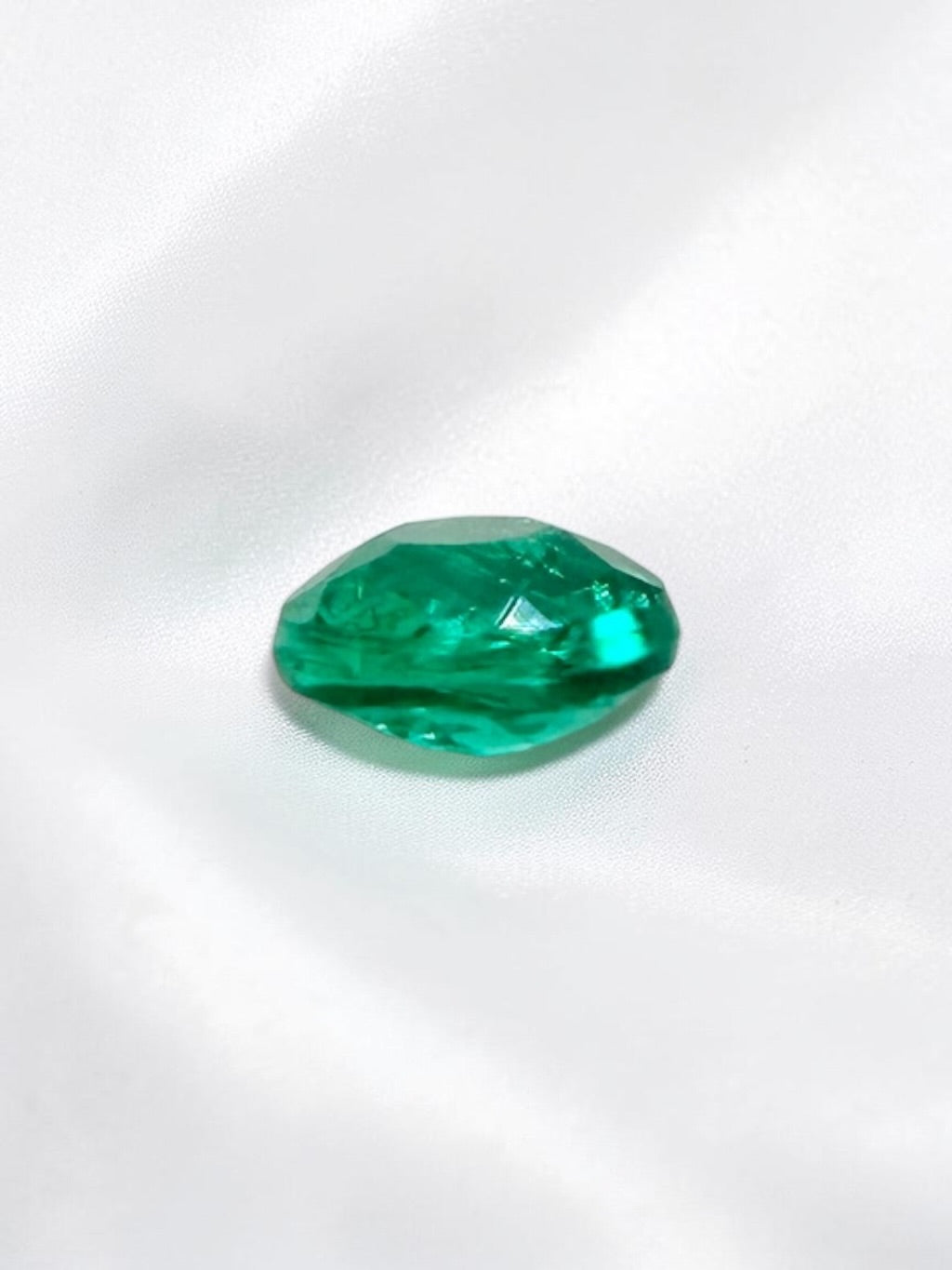 Faceted emerald from Puerto Arturo, Colombia 0,04ct - BS062