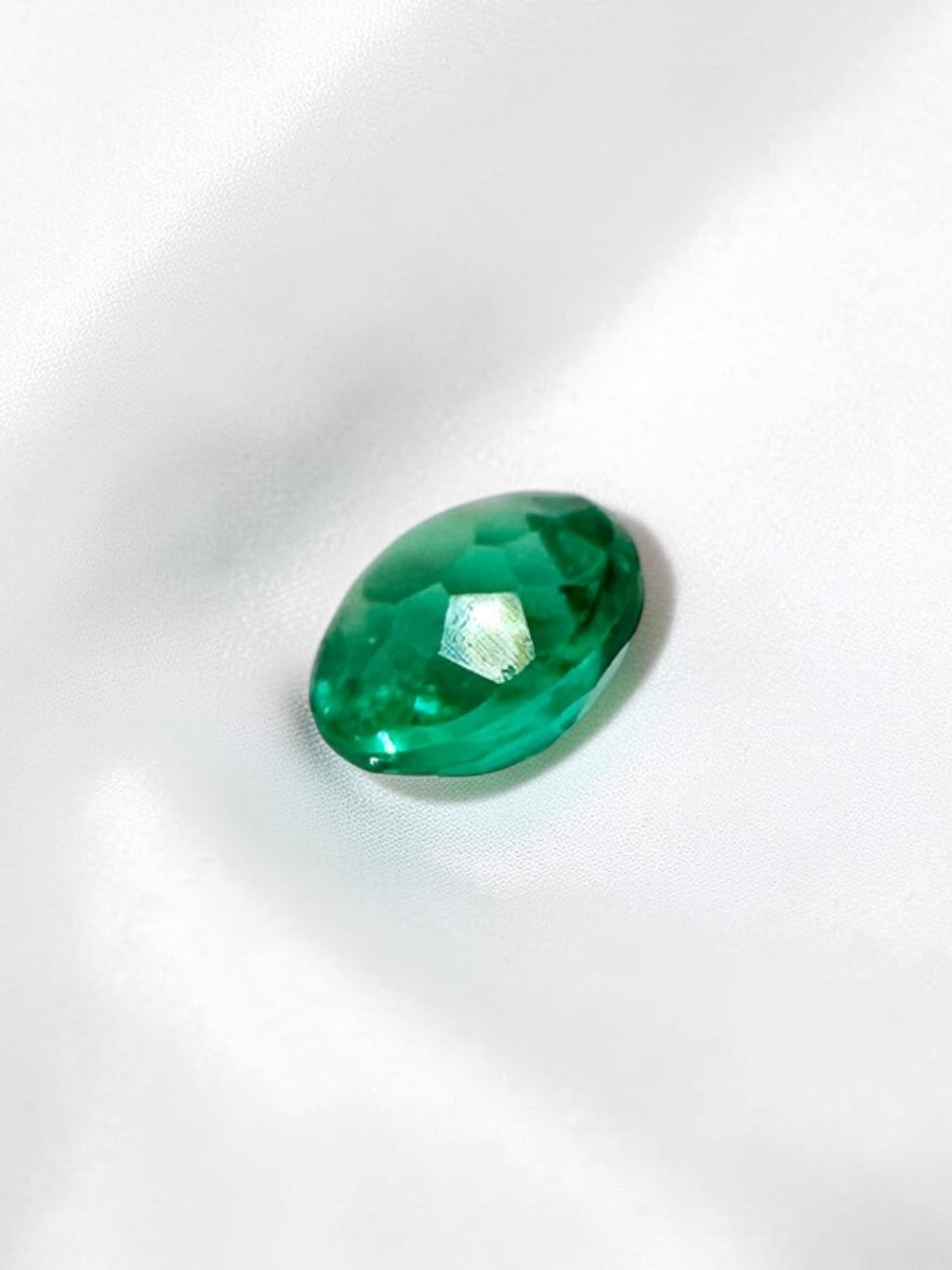 Faceted emerald from Puerto Arturo, Colombia 0,04ct - BS063