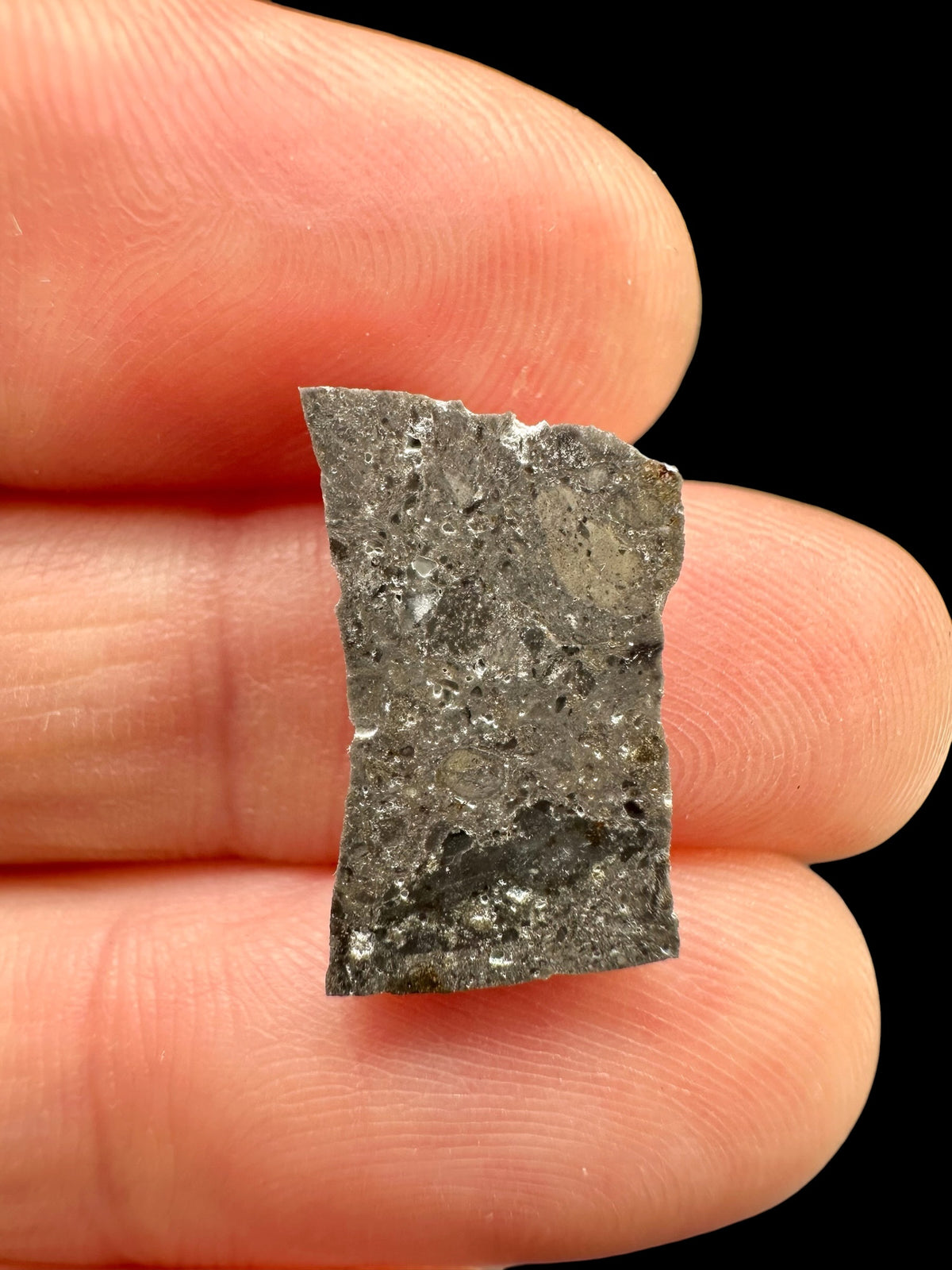 Lunar meteorite NWA 17865 – 0,8g – Algeria - MENWL42