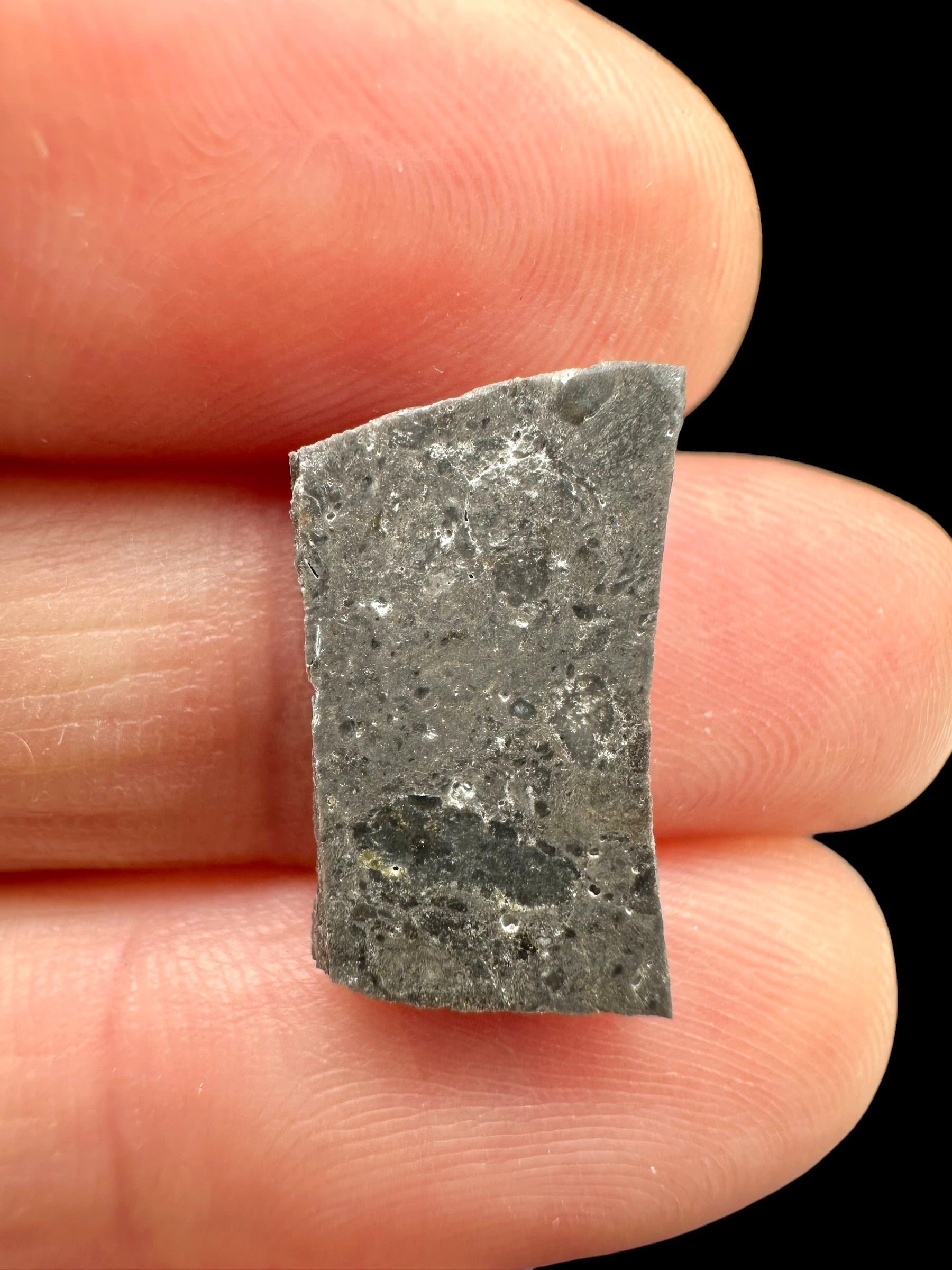 Lunar meteorite NWA 17865 – 0,8g – Algeria - MENWL42