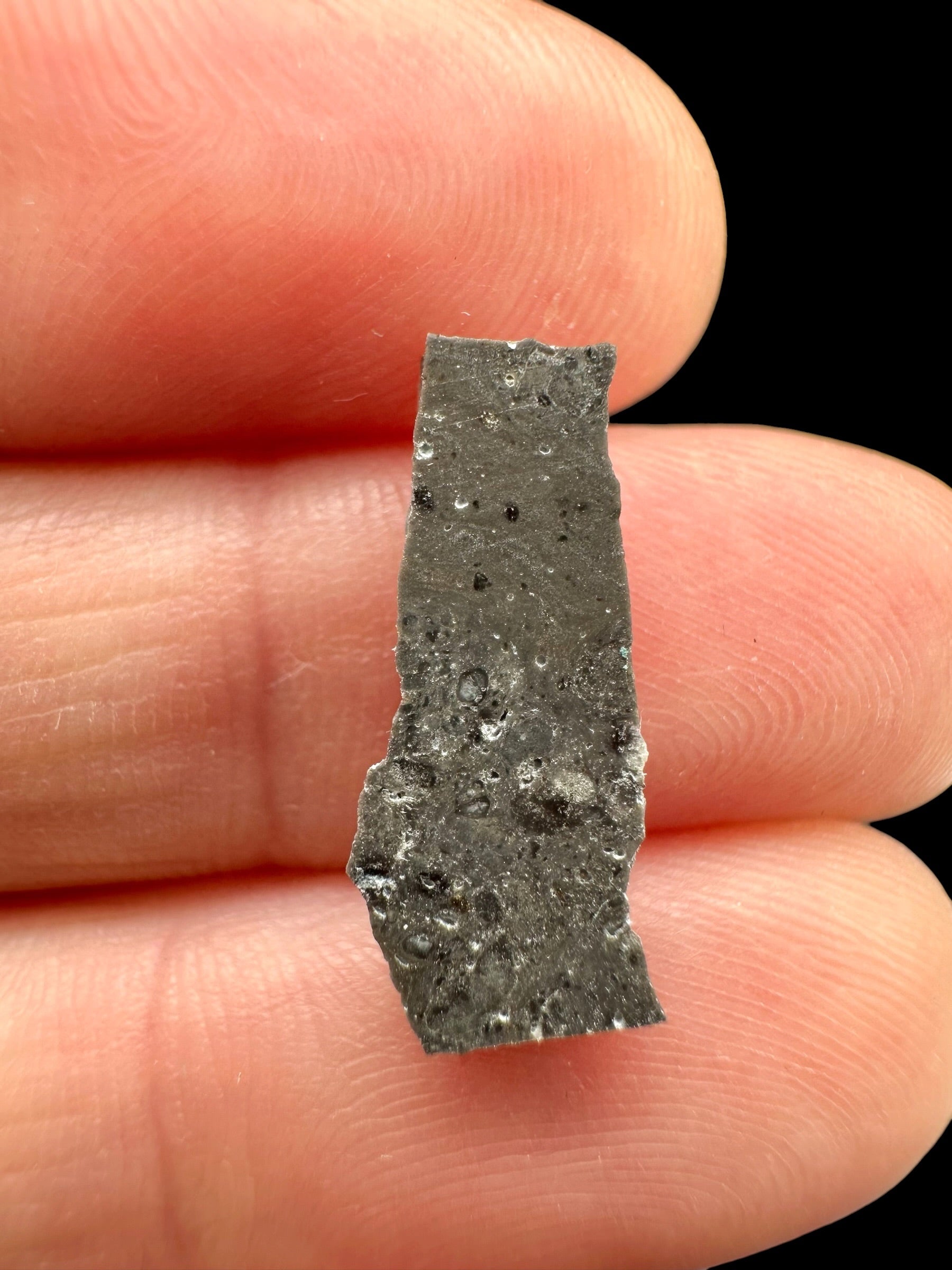 Lunar meteorite NWA 17865 – 0,6g – Algeria - MENWL43