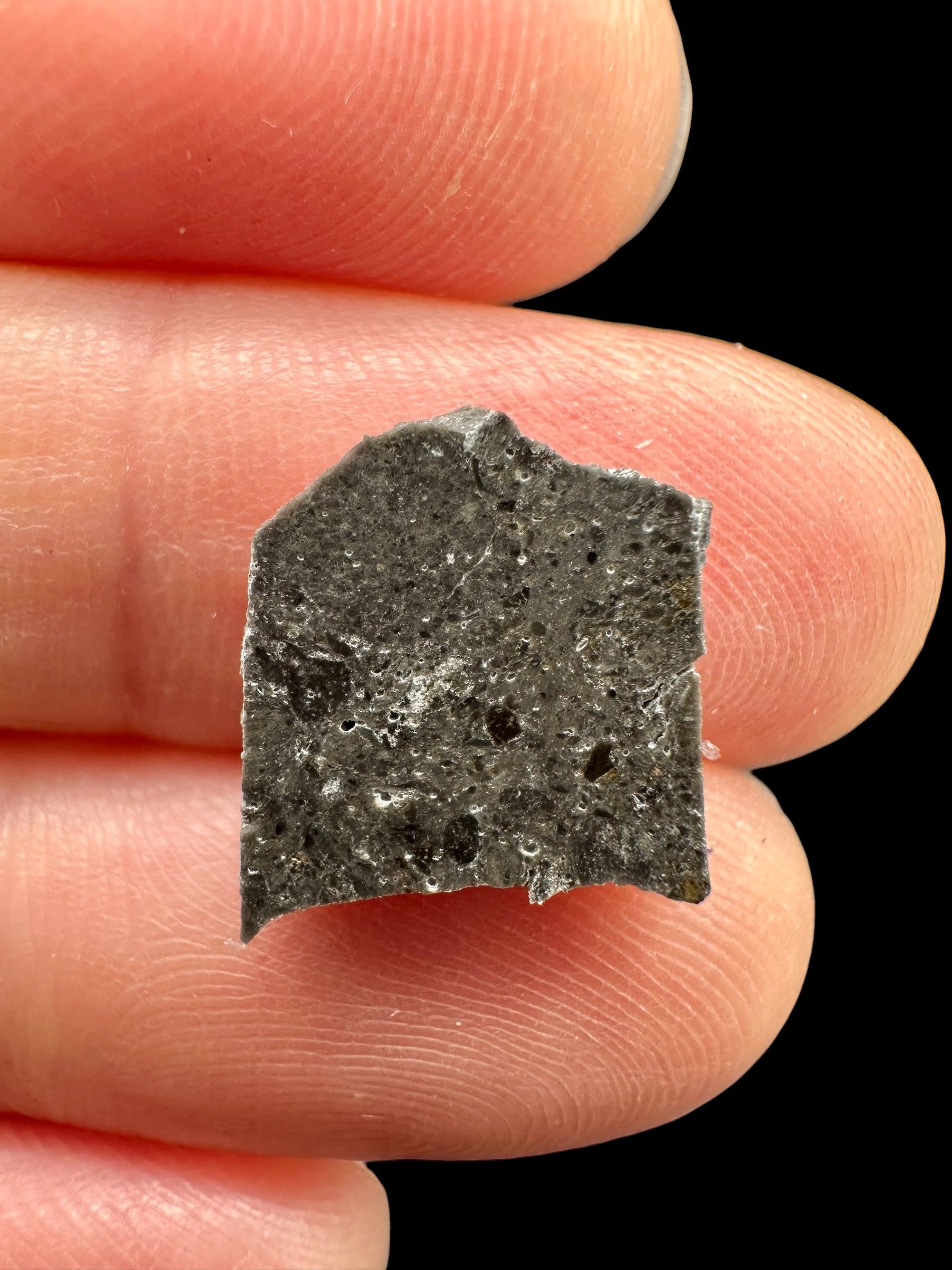 Lunar meteorite NWA 17865 – 0,6g – Algeria - MENWL44