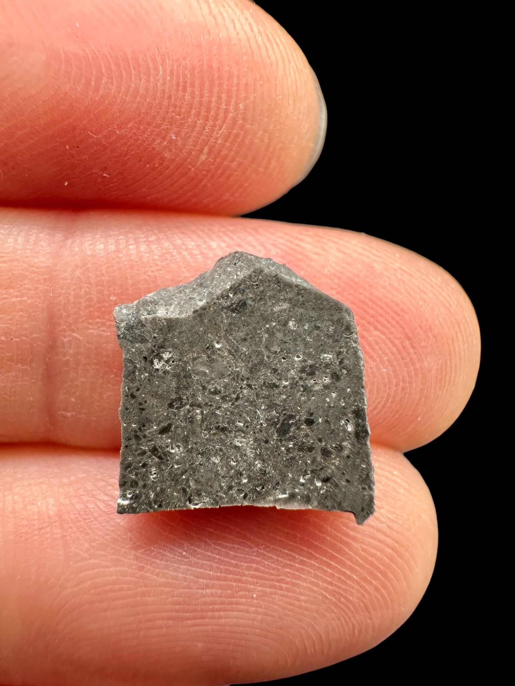 Lunar meteorite NWA 17865 – 0,6g – Algeria - MENWL44