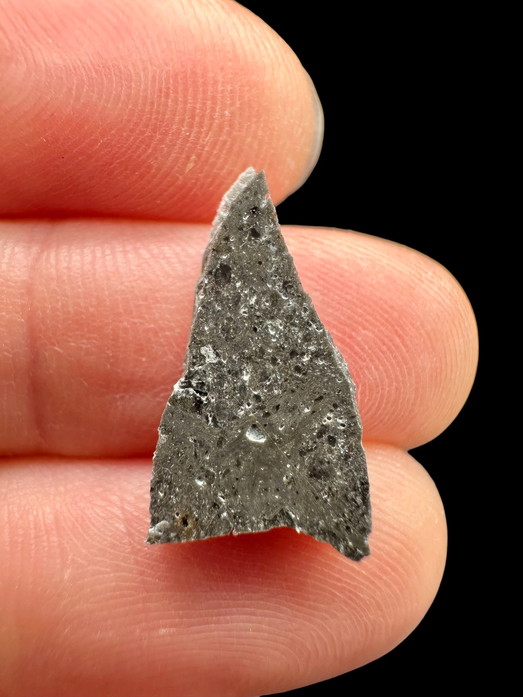 Lunar meteorite NWA 17865 – 0,5g – Algeria - MENWL46