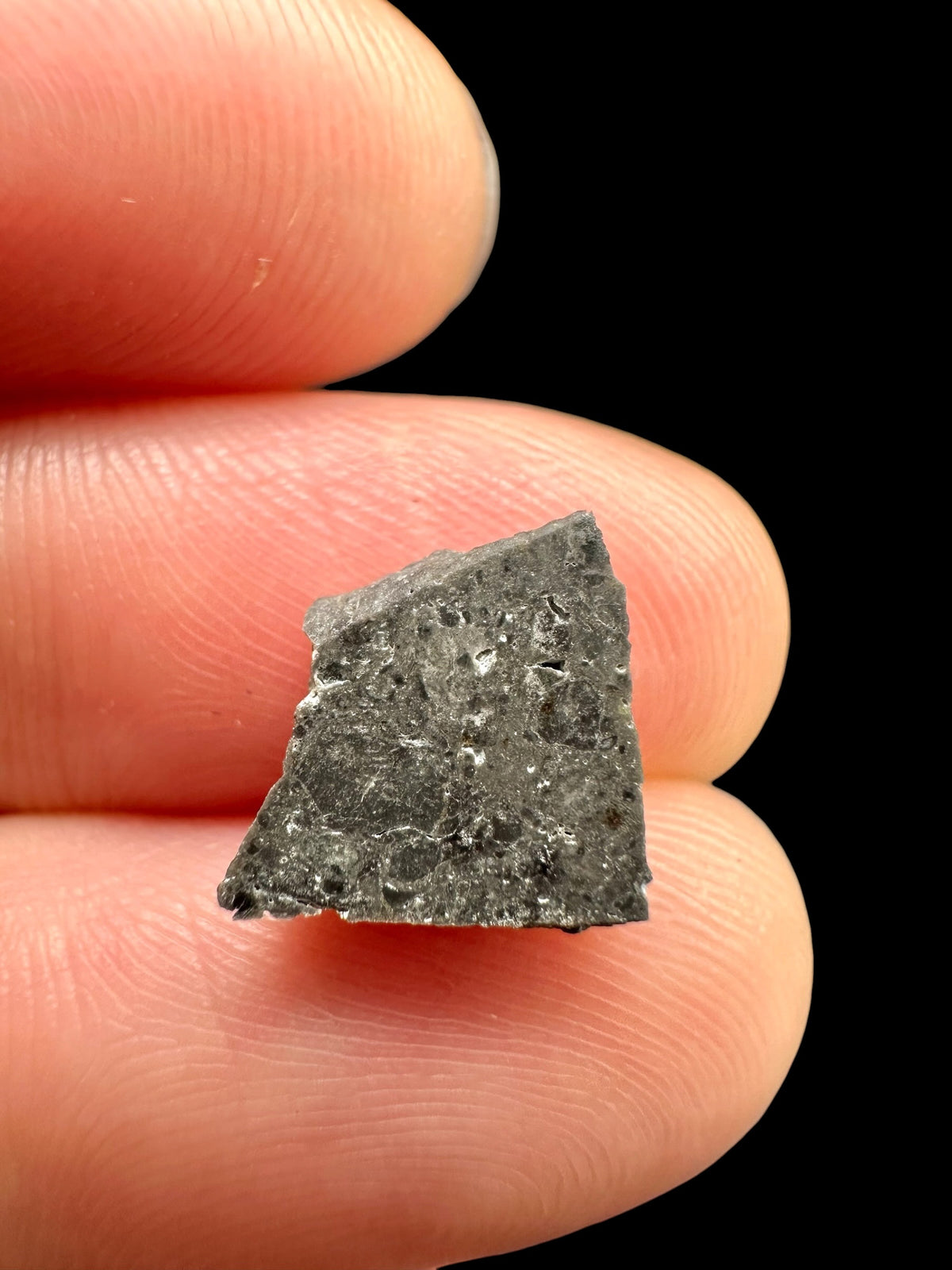 Lunar meteorite NWA 17865 – 0,4g – Algeria - MENWL56