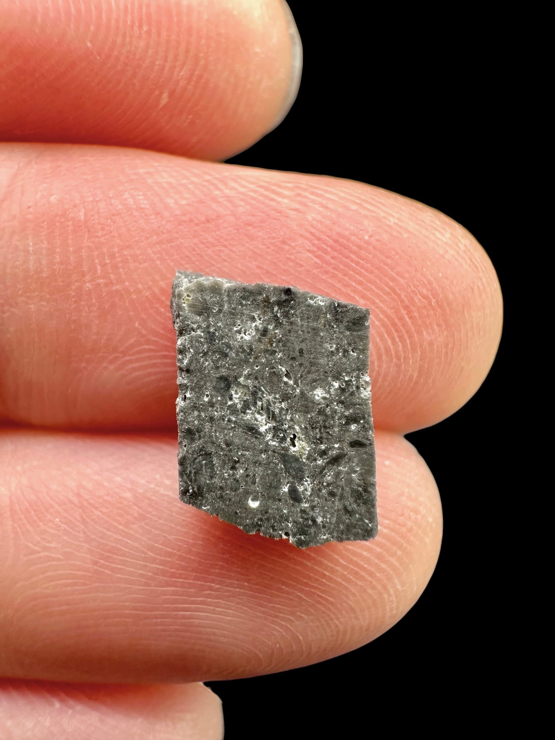 Lunar meteorite NWA 17865 – 0,4g – Algeria - MENWL60