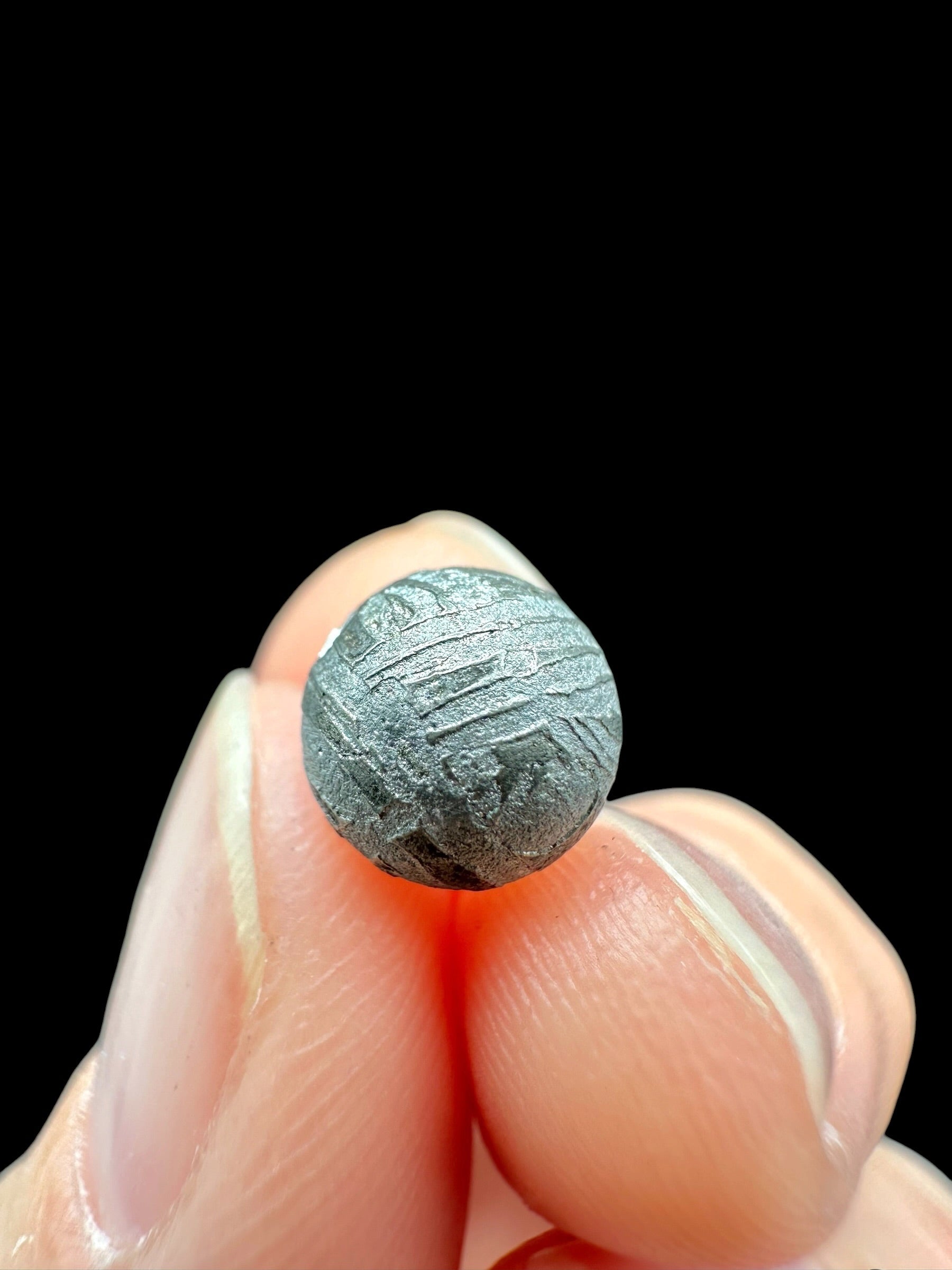 8 mm Aletai meteorite bead – Xinjiang, China - MEAL132