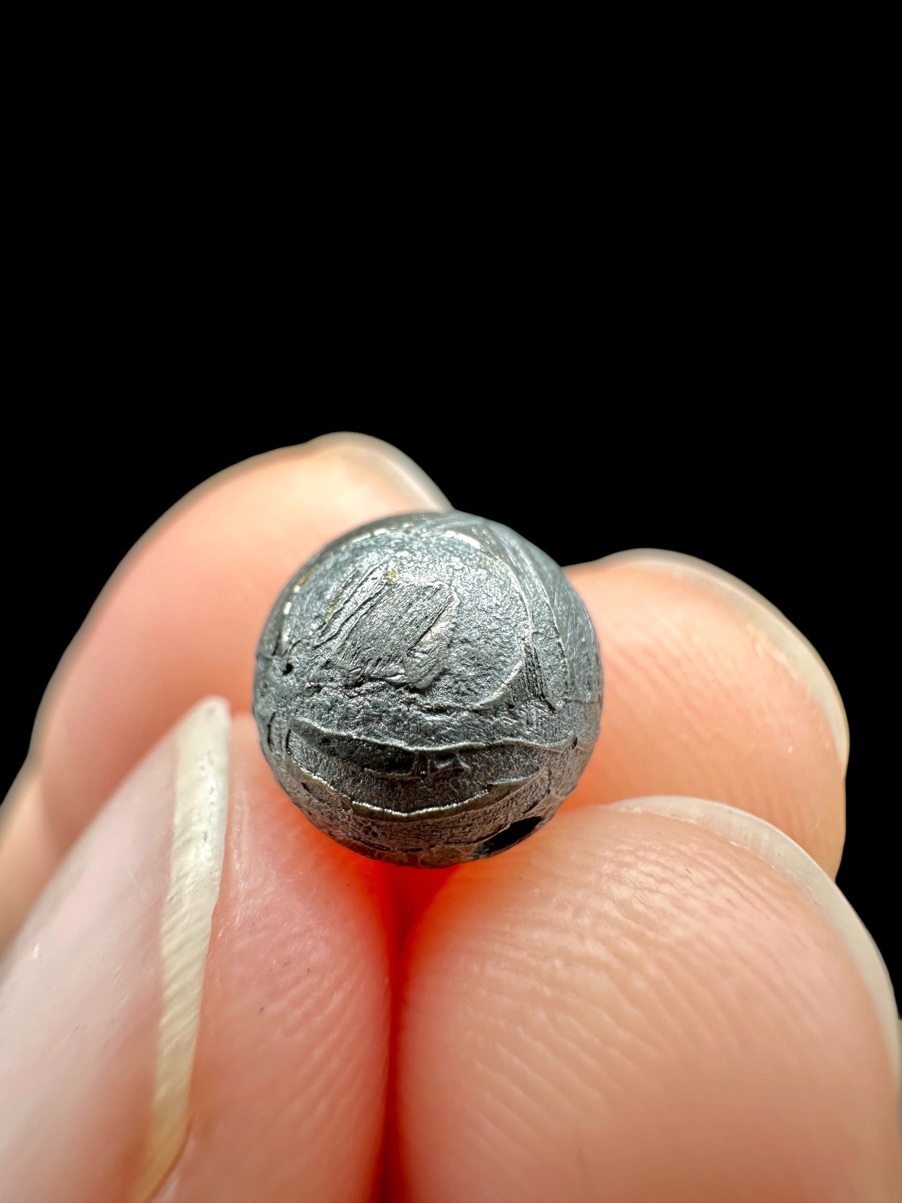 8 mm Aletai meteorite bead – Xinjiang, China - MEAL133