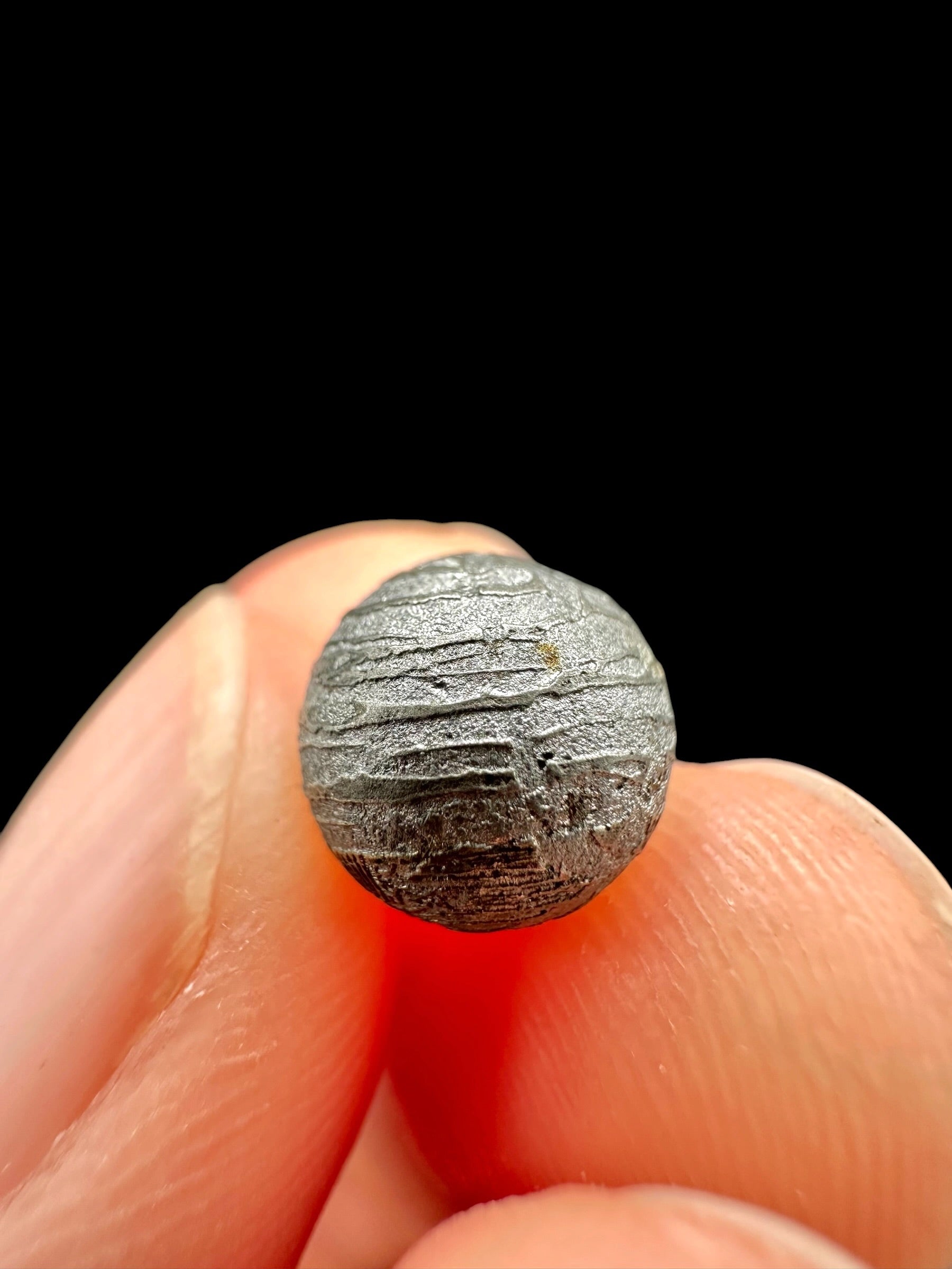 8 mm Aletai meteorite bead – Xinjiang, China - MEAL134
