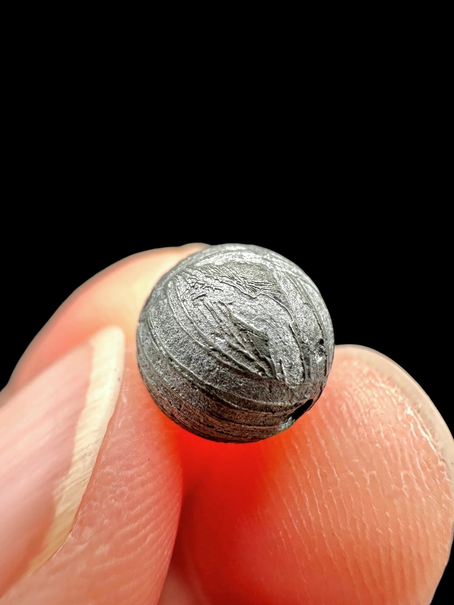 8 mm Aletai meteorite bead – Xinjiang, China - MEAL136