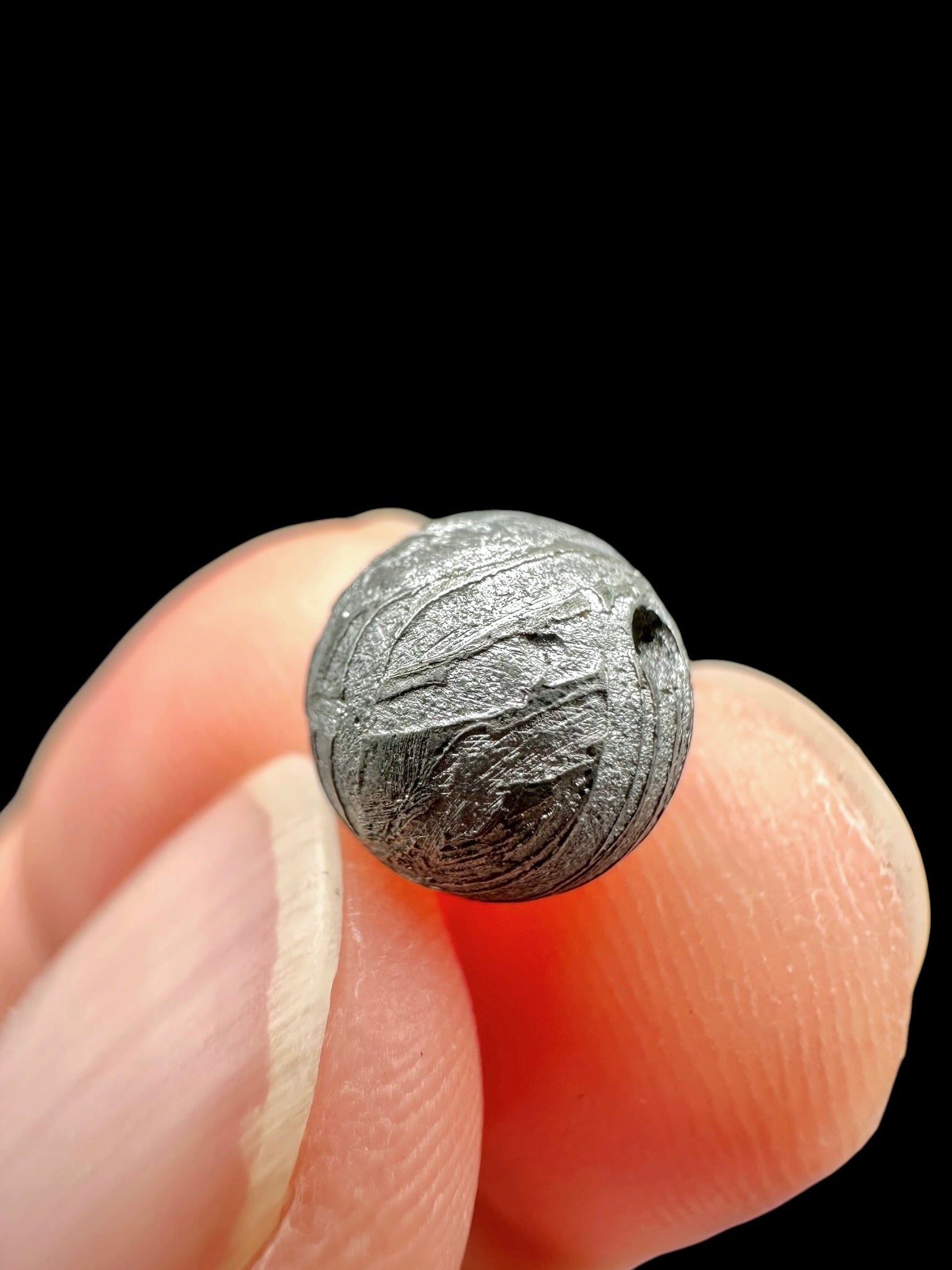 8 mm Aletai meteorite bead – Xinjiang, China - MEAL136