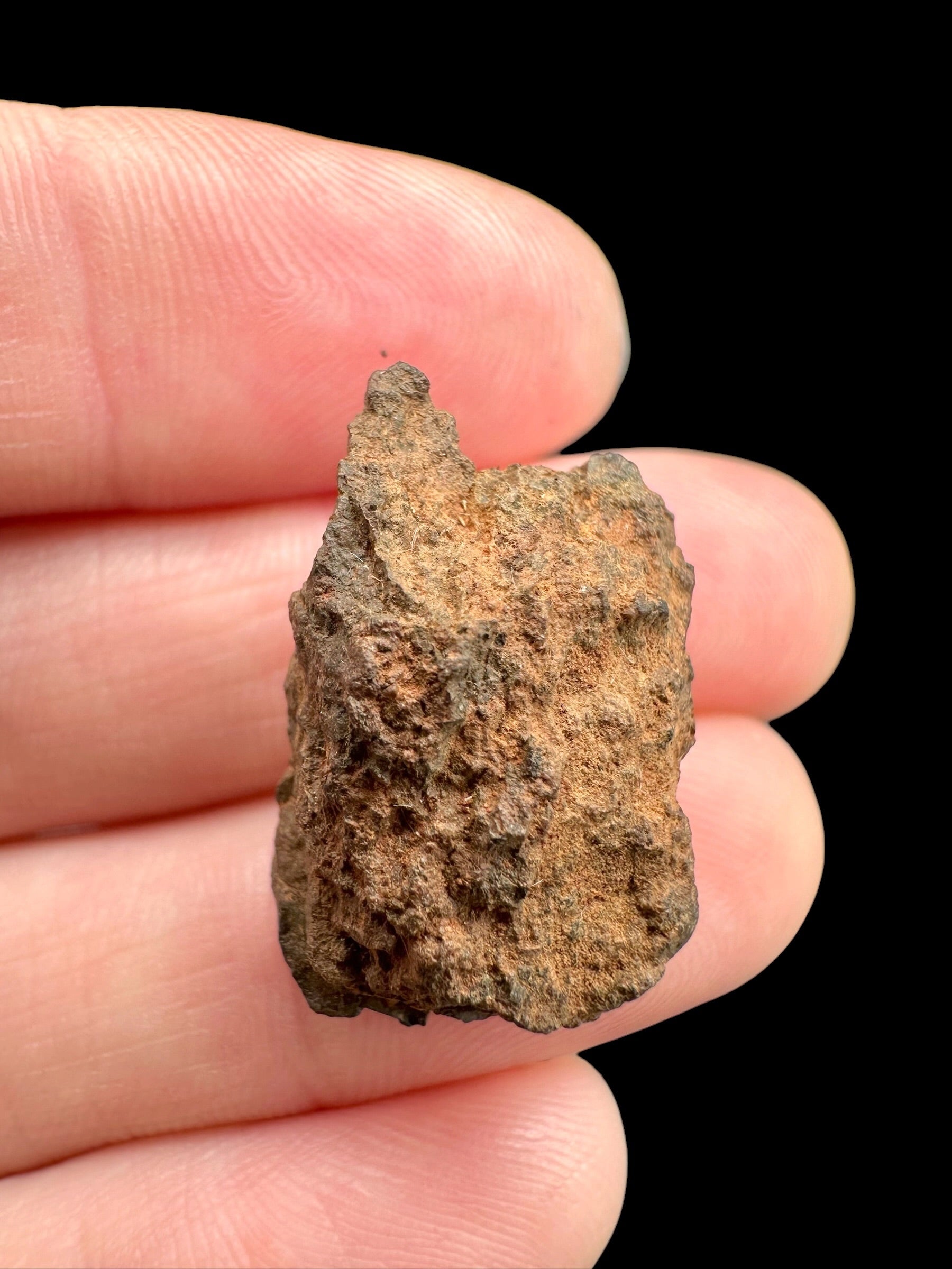 Boxhole Meteorite 5,7g – SHALE – Heavily Weathered Fragment – Australia - MEBX13