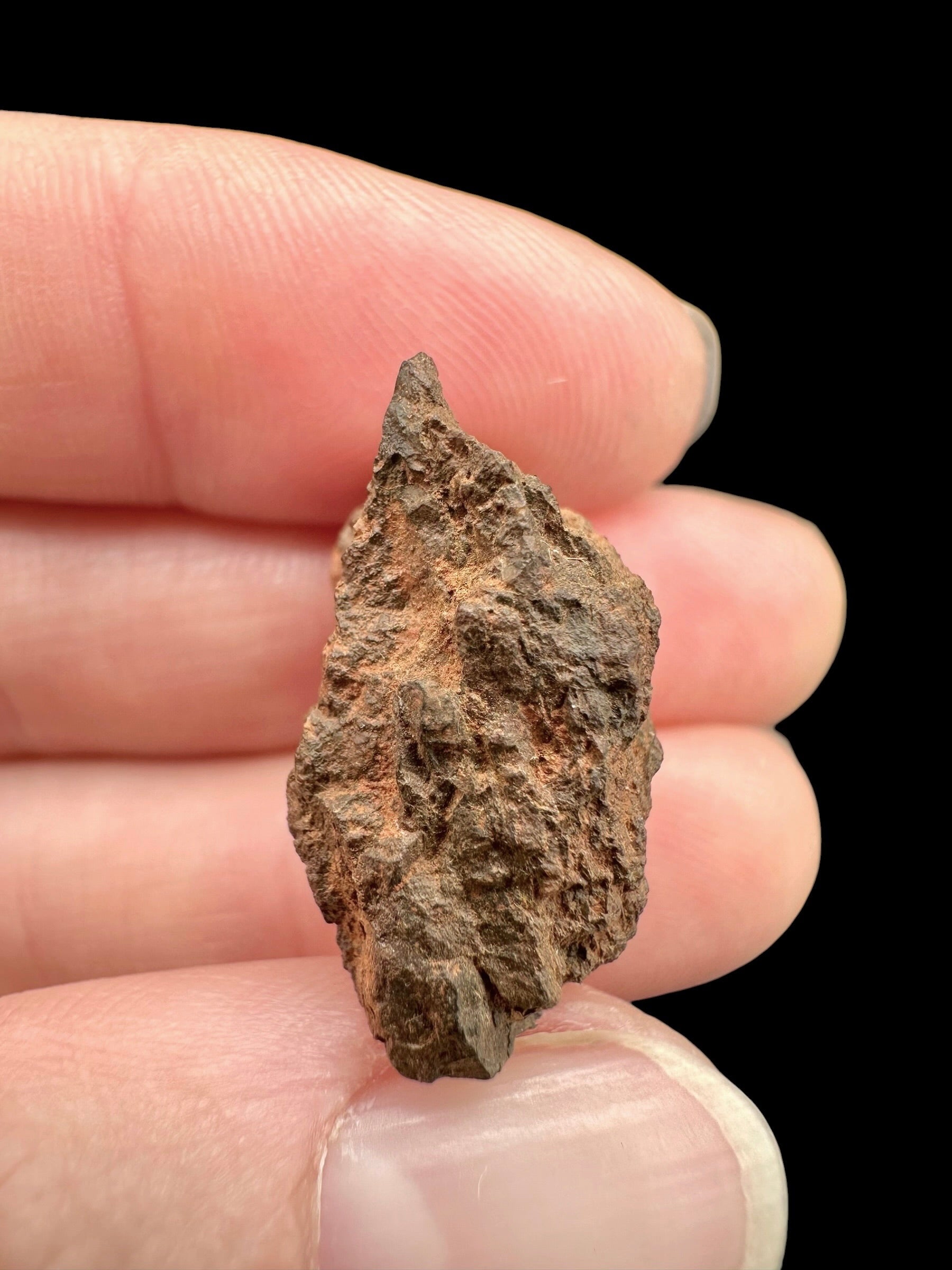 Boxhole Meteorite 5,7g – SHALE – Heavily Weathered Fragment – Australia - MEBX13