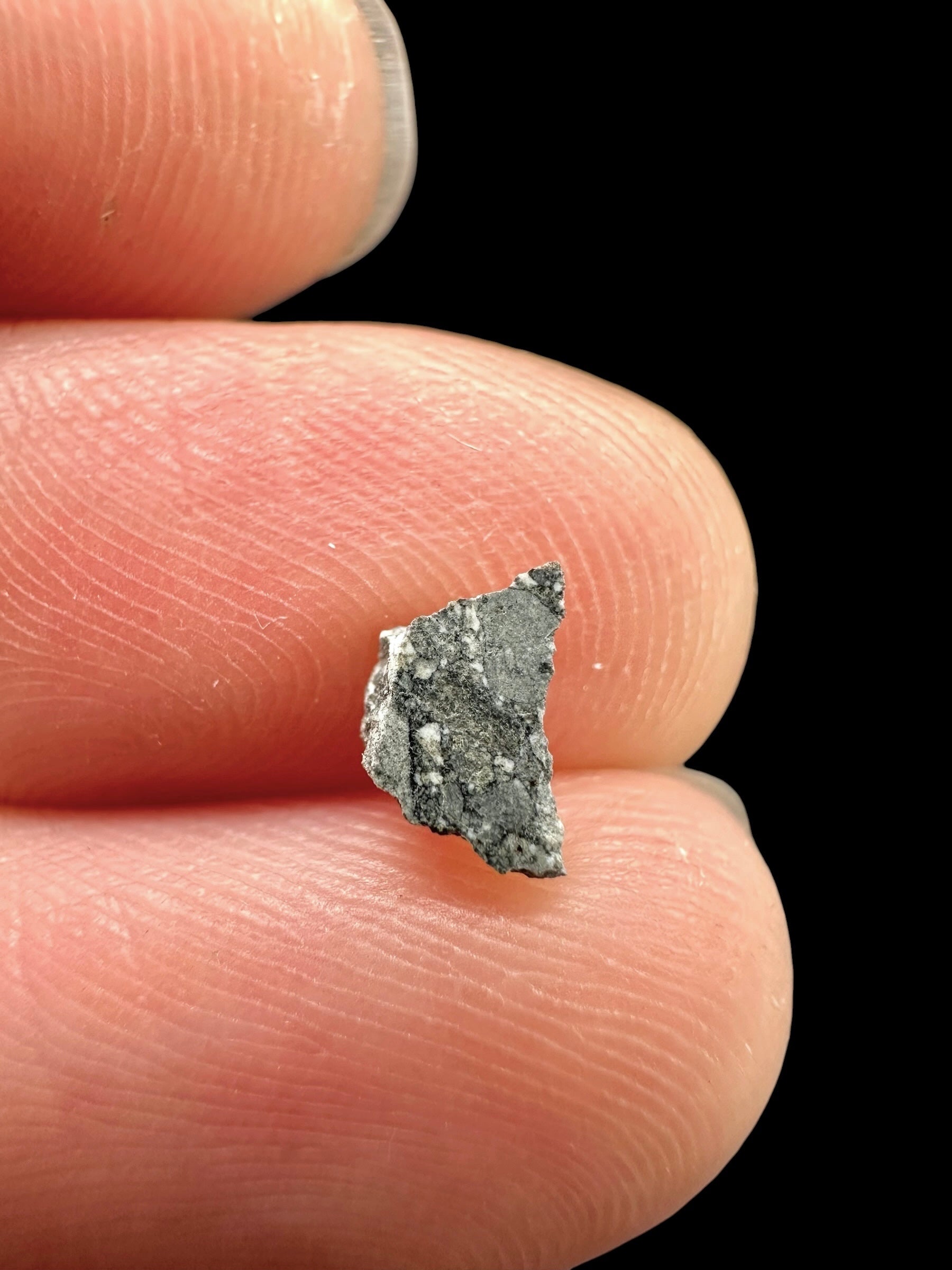 Lunar meteorite Gadamis 003 – 0,08g – Libya - MEGD75