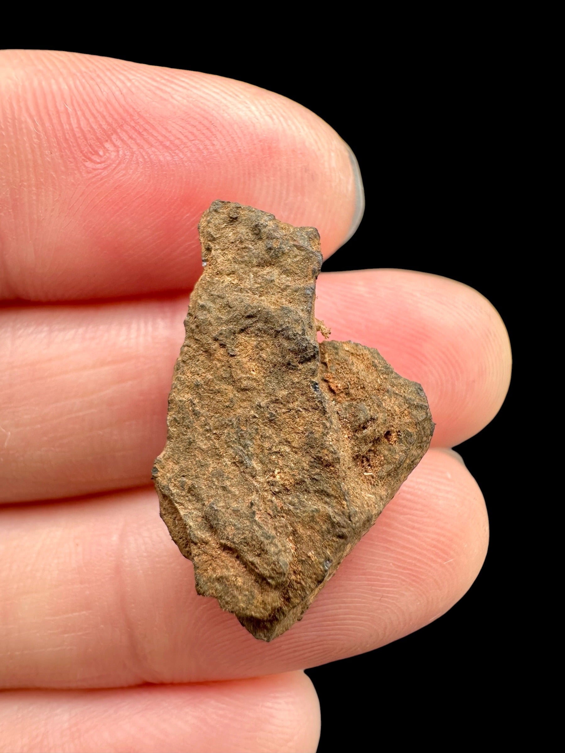 Boxhole Meteorite 3,4g – SHALE – Heavily Weathered Fragment – Australia - MEBX14