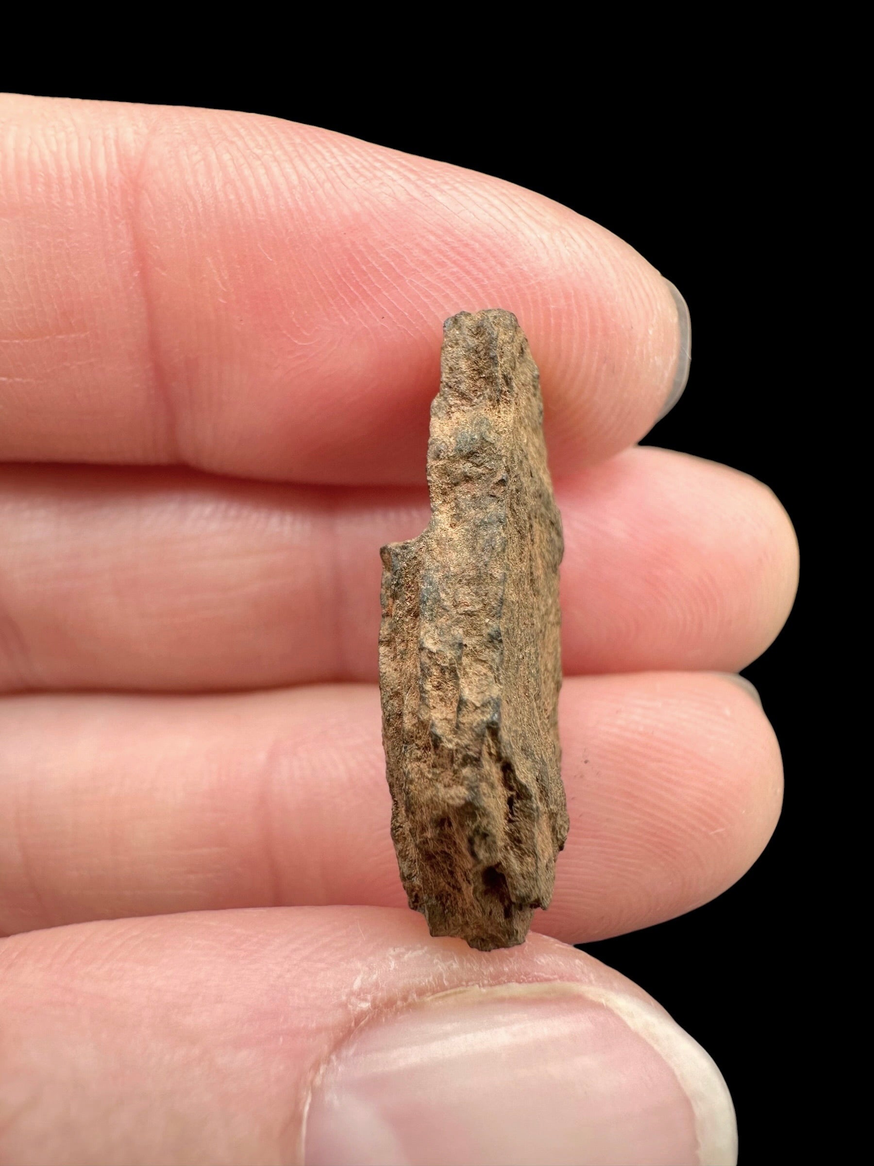 Boxhole Meteorite 3,4g – SHALE – Heavily Weathered Fragment – Australia - MEBX14