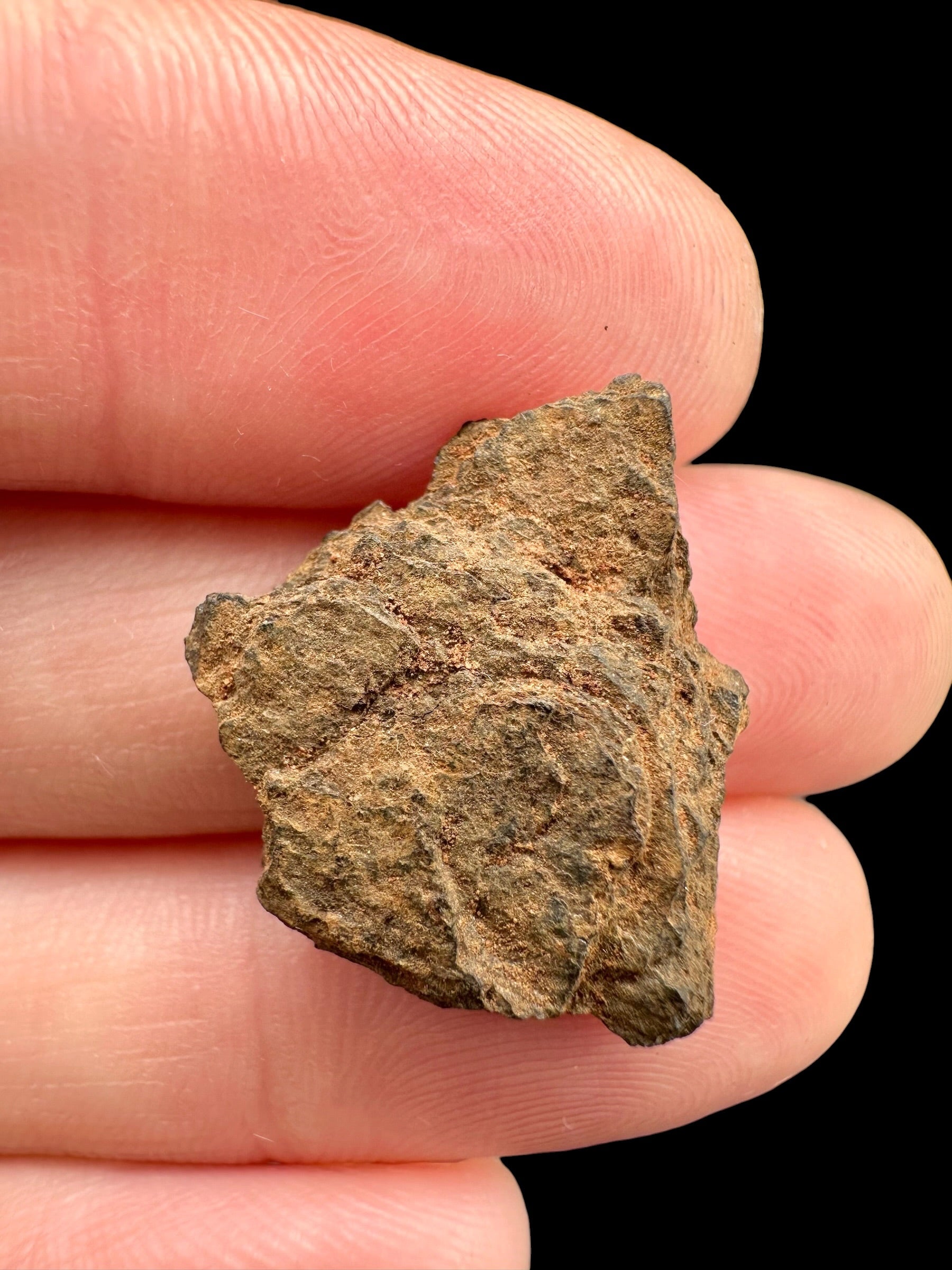 Boxhole Meteorite 3,4g – SHALE – Heavily Weathered Fragment – Australia - MEBX15