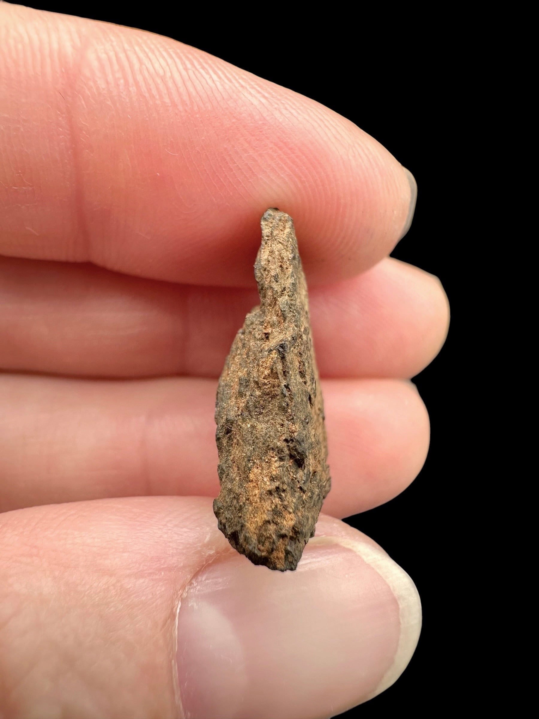 Boxhole Meteorite 3,4g – SHALE – Heavily Weathered Fragment – Australia - MEBX15