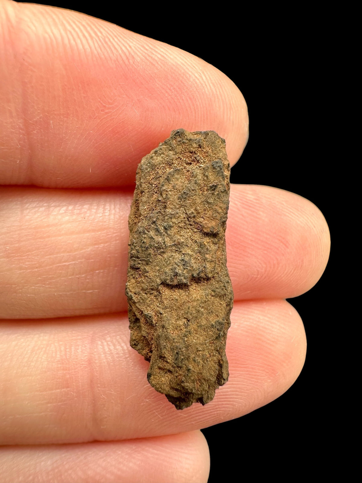 Boxhole Meteorite 2,3g – SHALE – Heavily Weathered Fragment – Australia - MEBX16