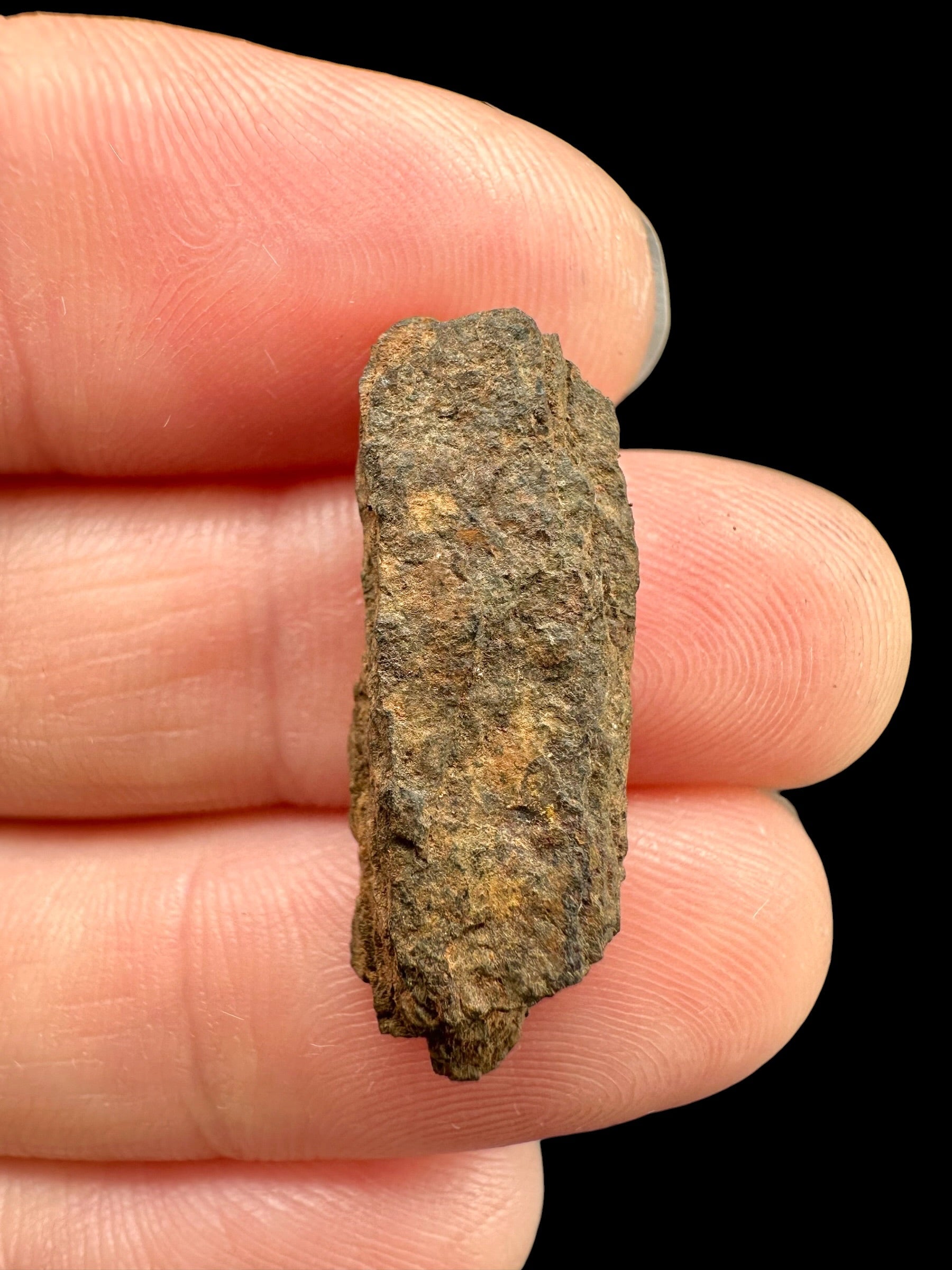 Boxhole Meteorite 2,3g – SHALE – Heavily Weathered Fragment – Australia - MEBX16