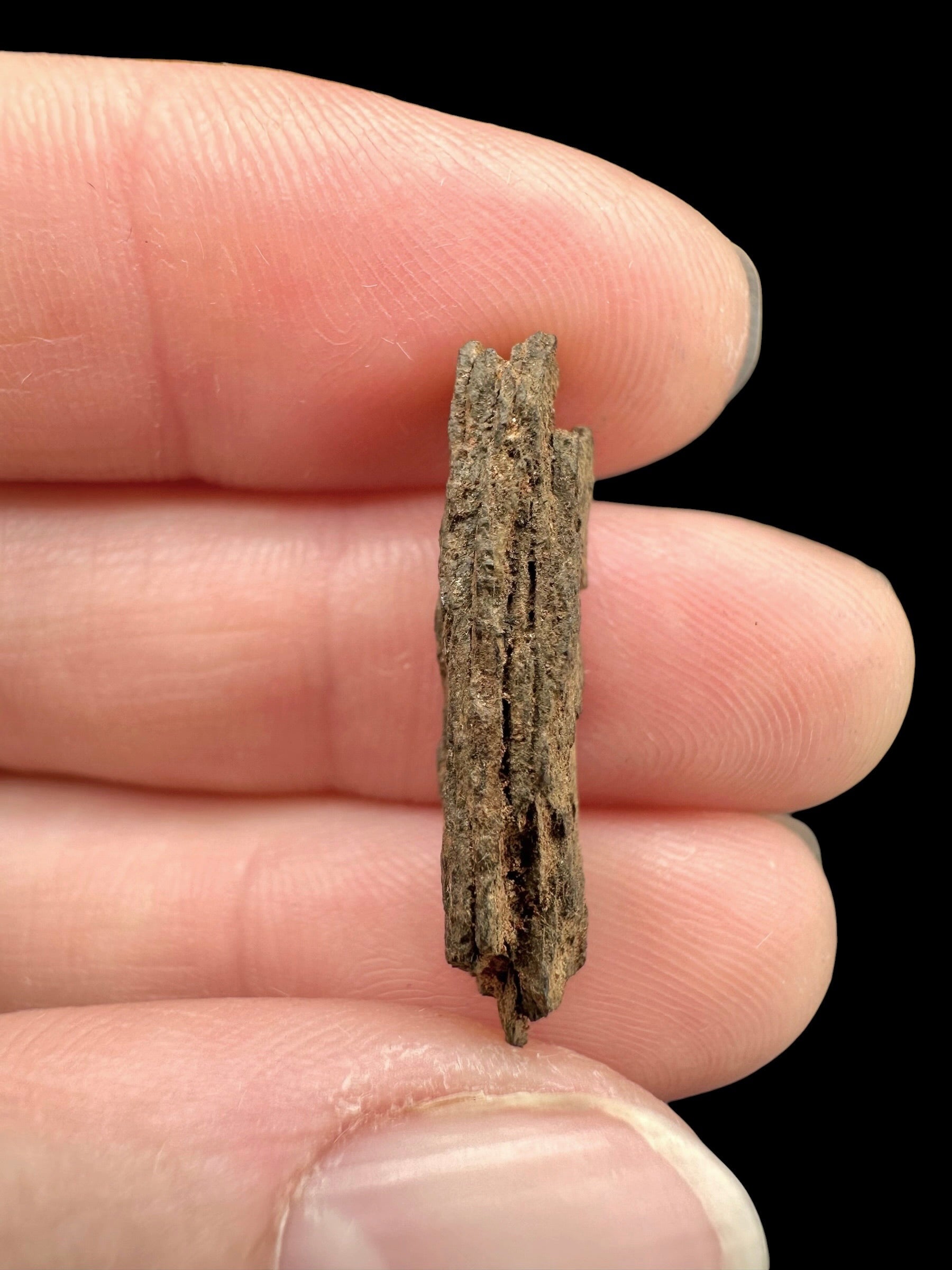 Boxhole Meteorite 2,3g – SHALE – Heavily Weathered Fragment – Australia - MEBX16