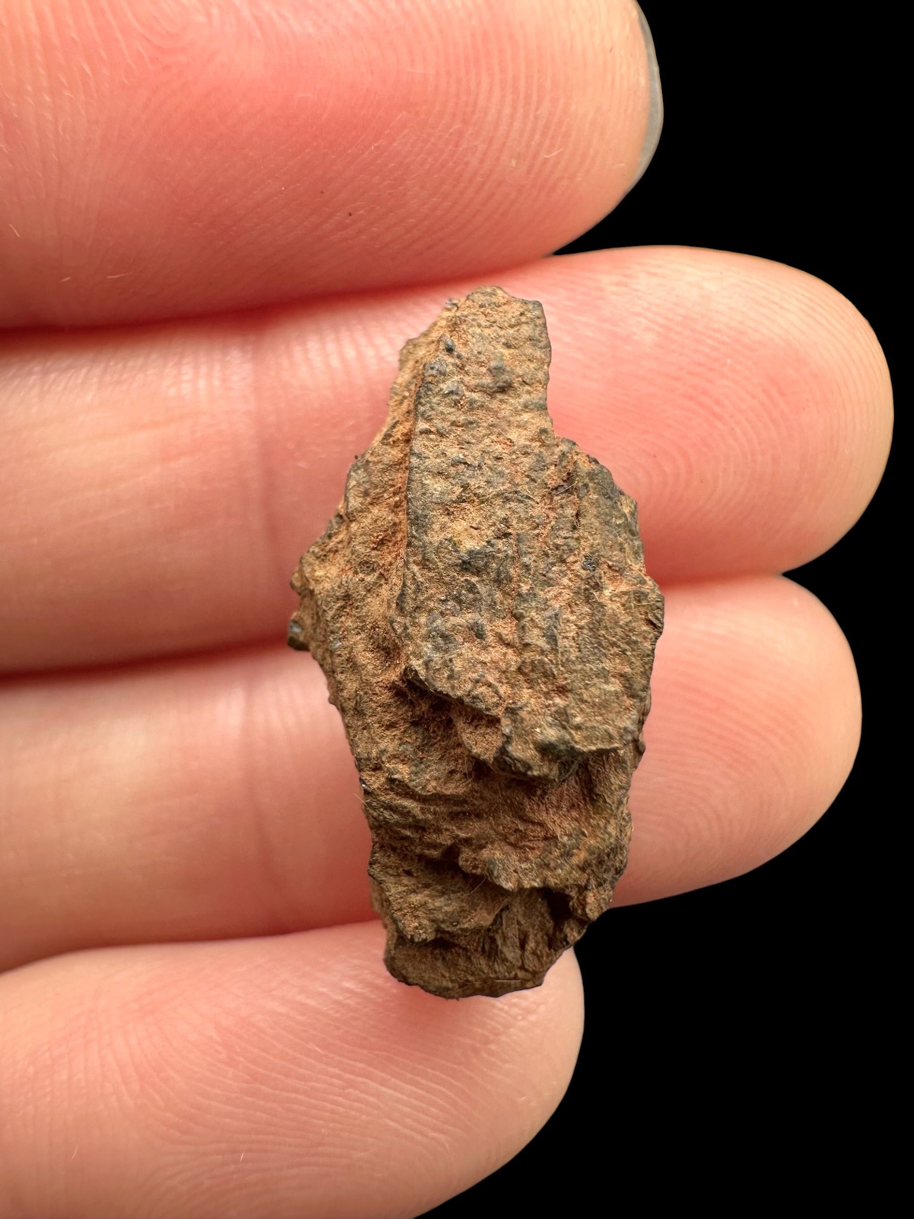 Boxhole Meteorite 2,8g – SHALE – Heavily Weathered Fragment – Australia - MEBX17