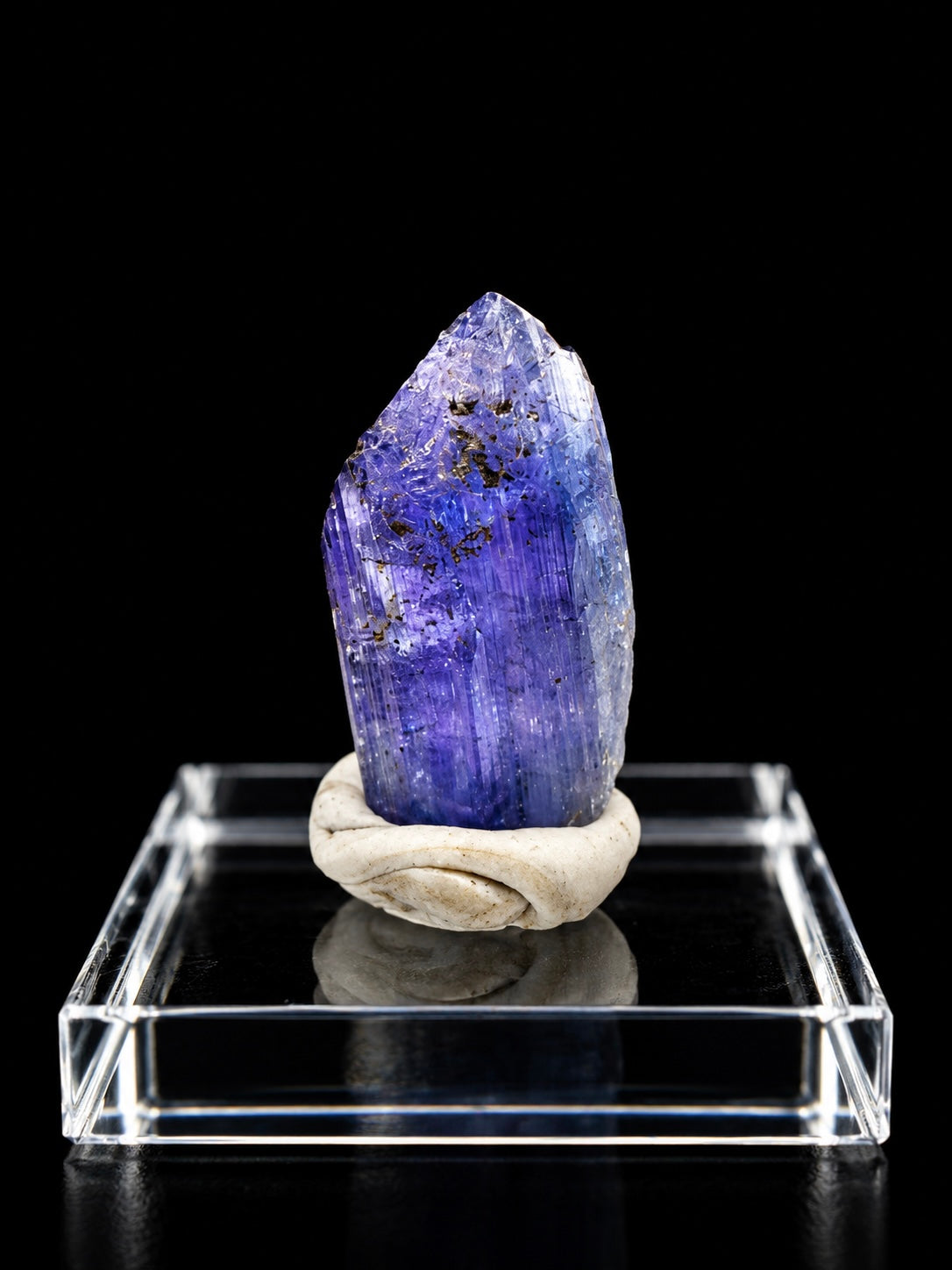 Tanzanite – Merelani Hills, Tanzania