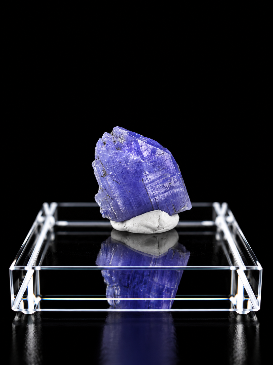 Tanzanite – Merelani Hills, Tanzania