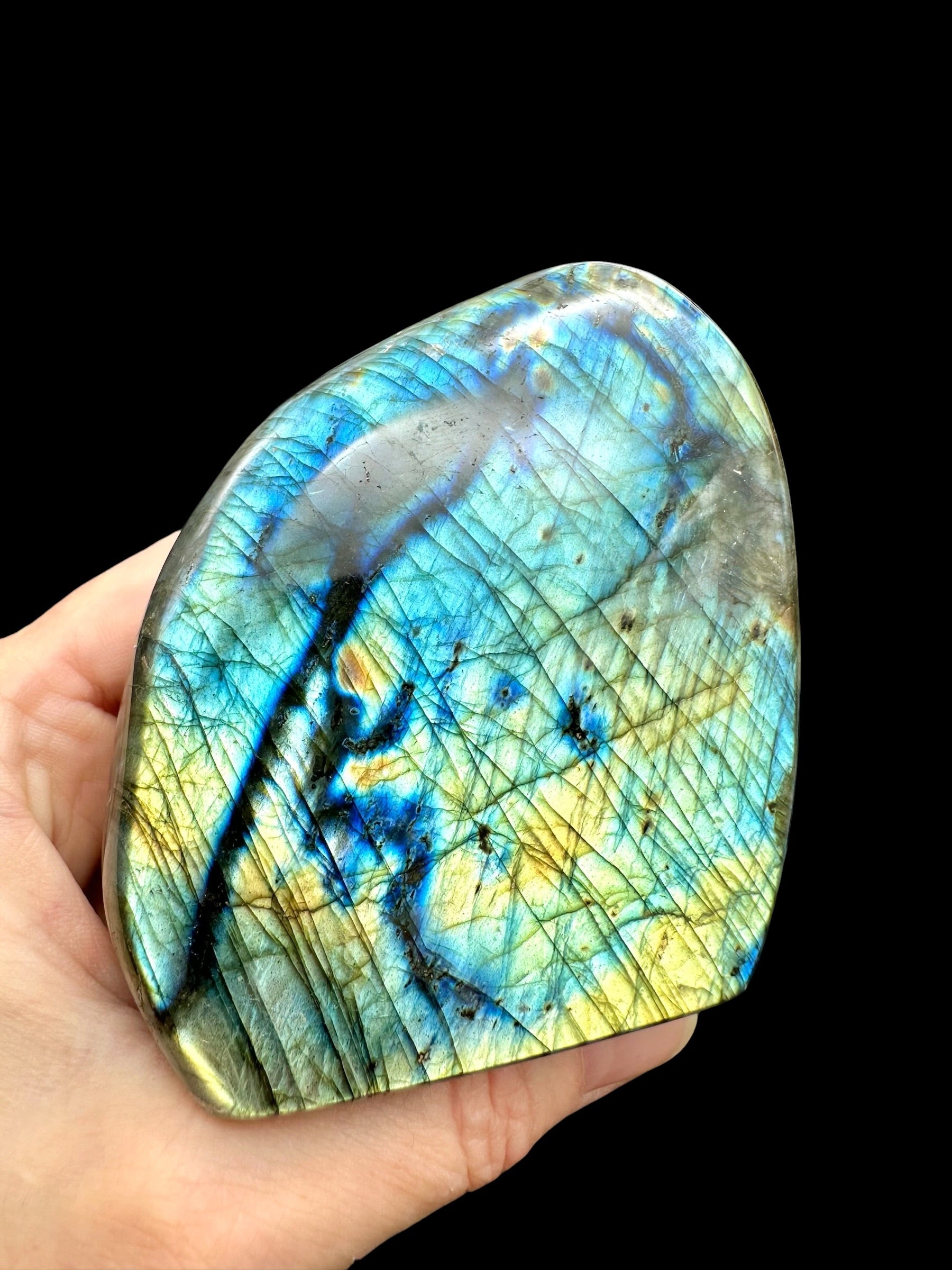 Labradorite selfstanding 8cm – Madagascar - L071