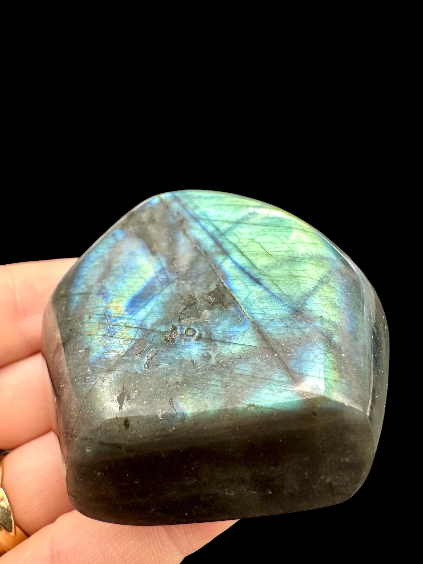 Labradorite selfstanding 6cm – Madagascar - L075