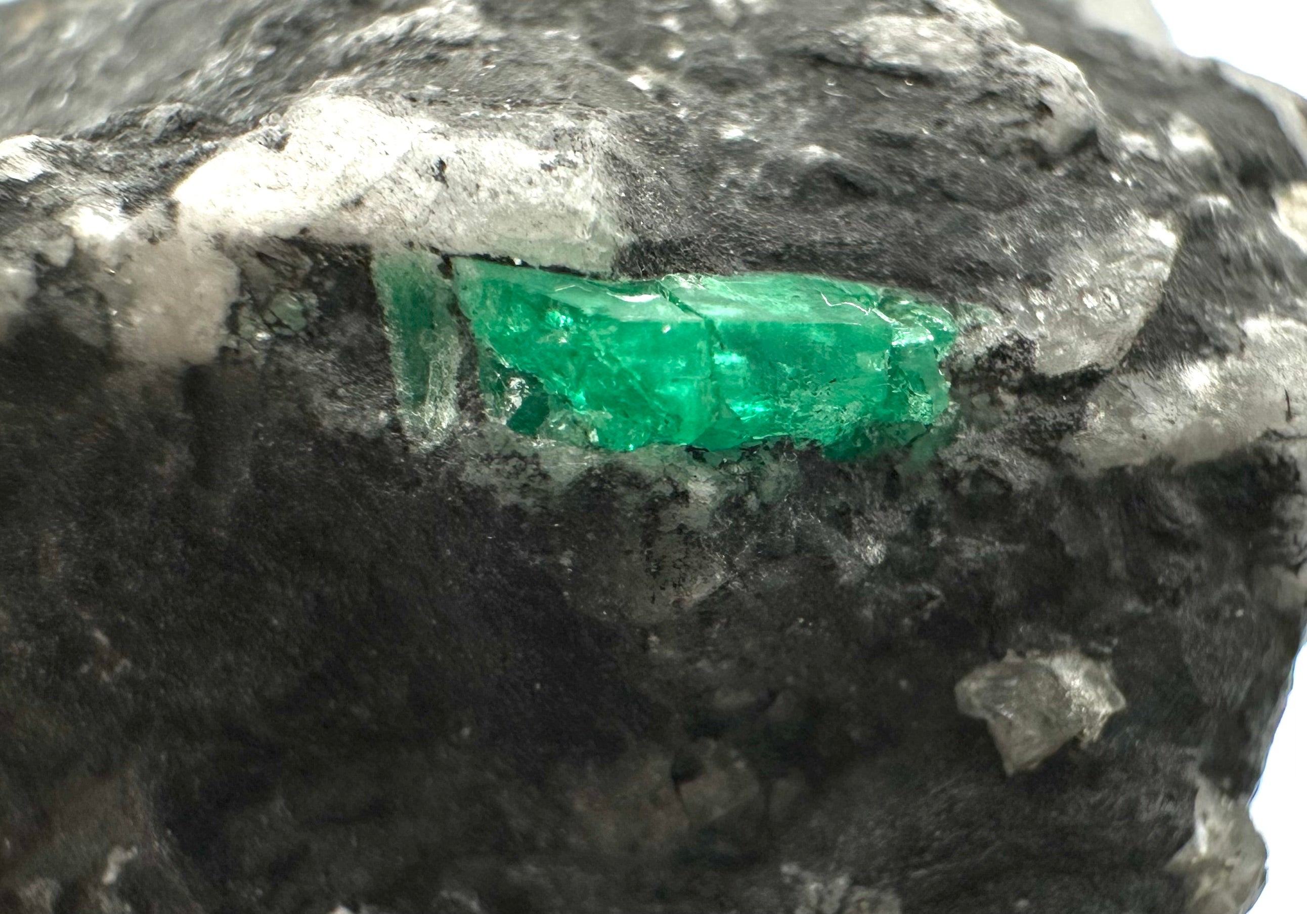 Emerald, Parisite – Muzo – Boyaca, Colombia - SM038